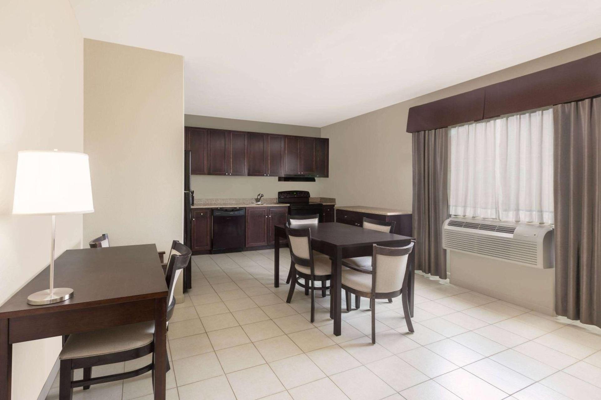 Baymont by Wyndham Columbus photo 17