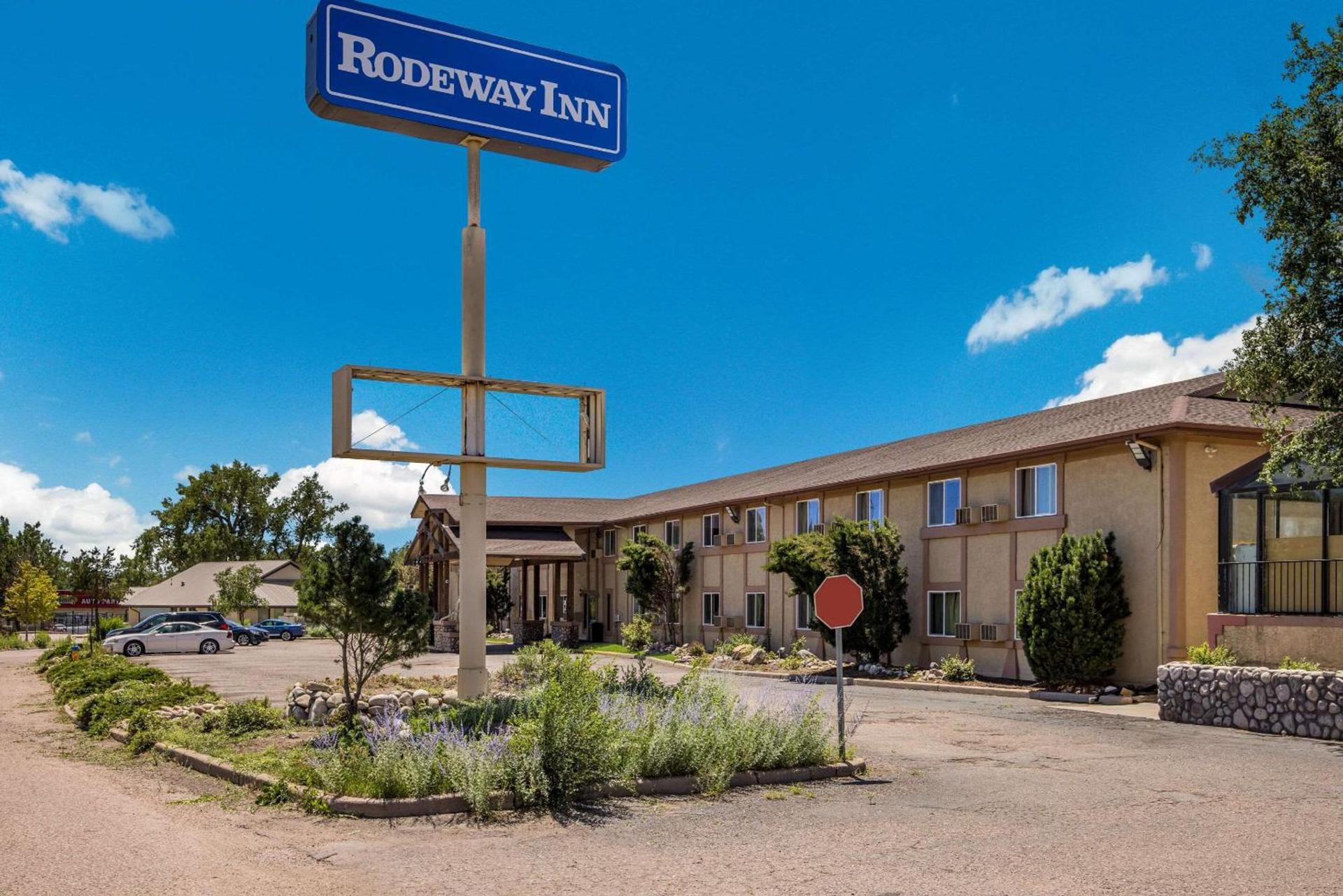 Rodeway Inn photo 1