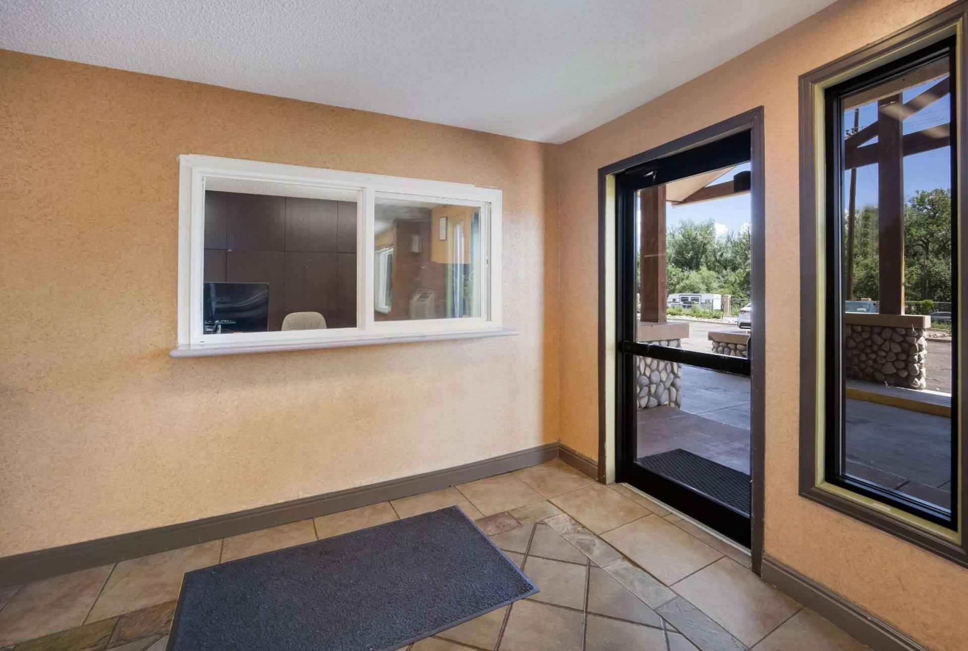 Rodeway Inn photo 19