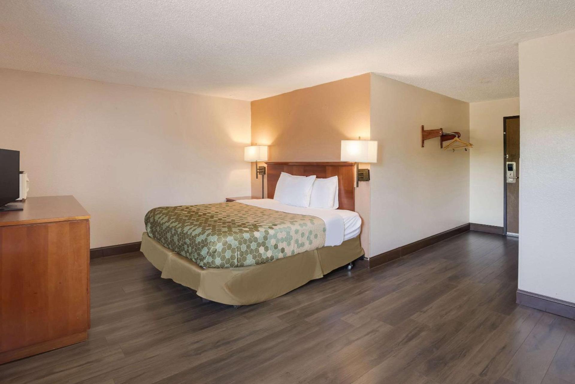 Rodeway Inn photo 27