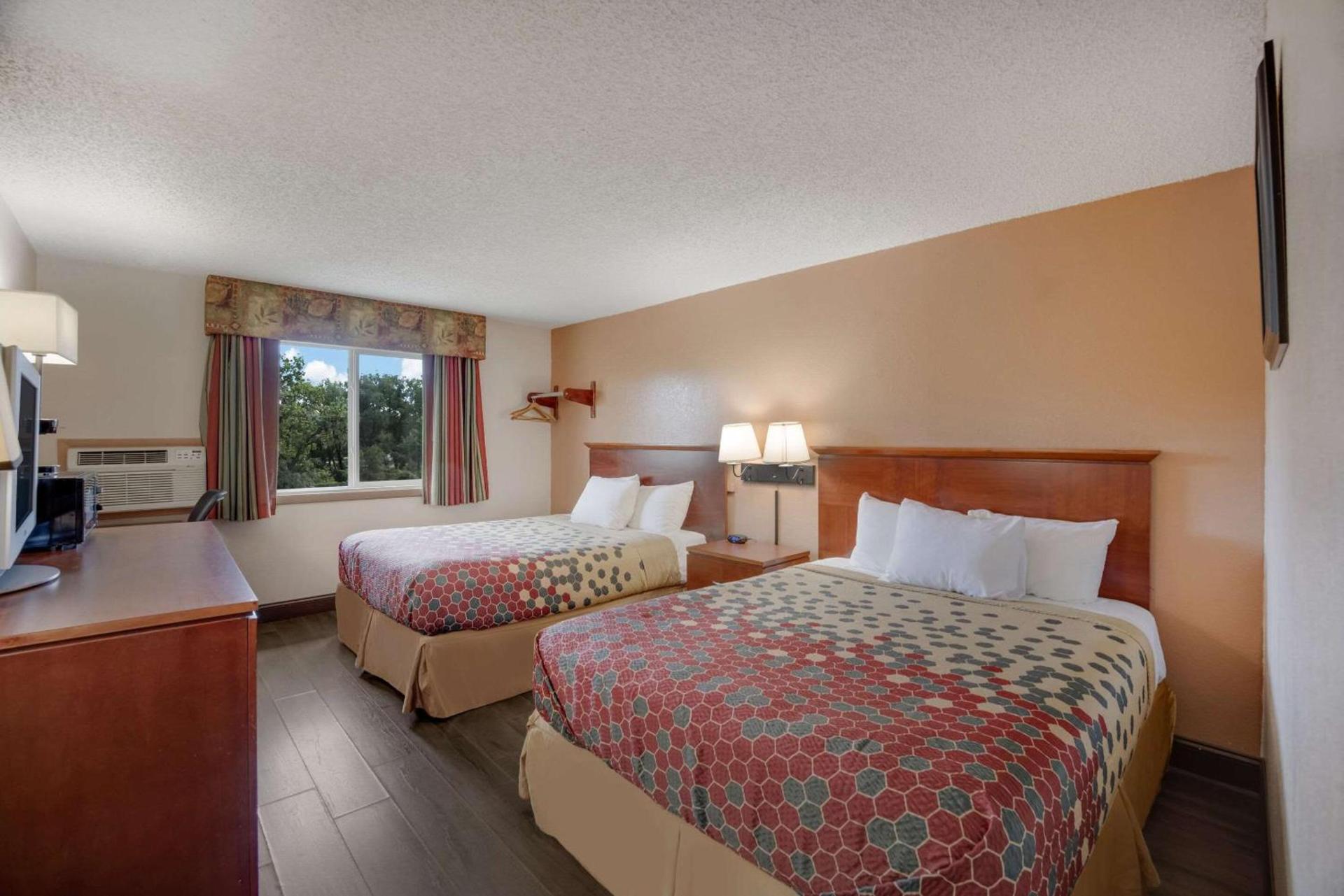 Rodeway Inn photo 31