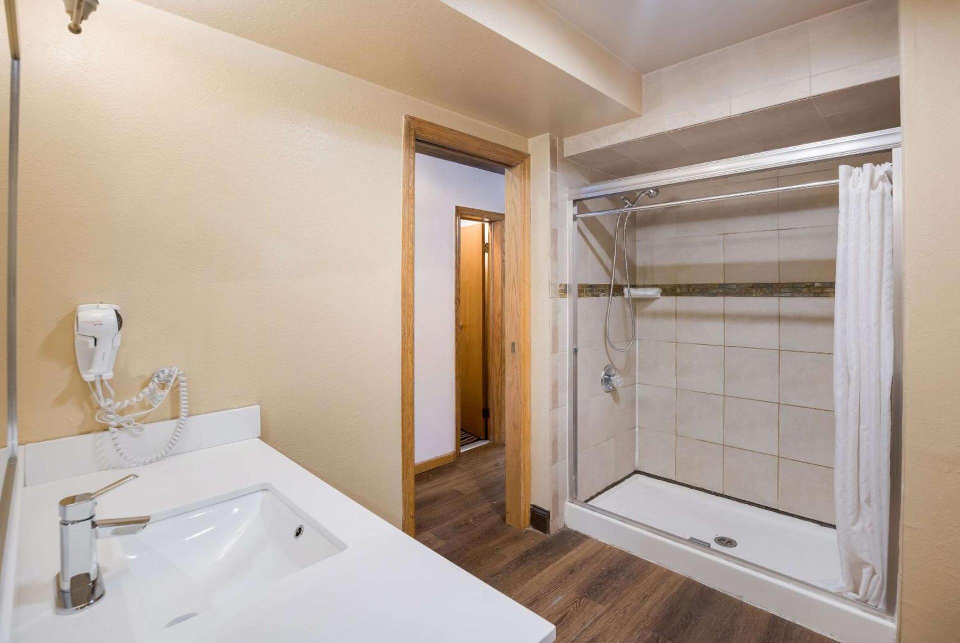 Rodeway Inn photo 39