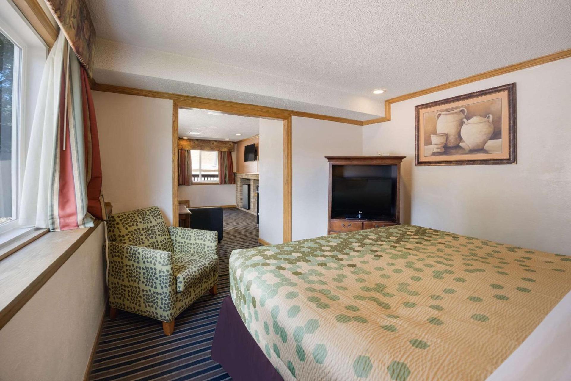 Rodeway Inn photo 38
