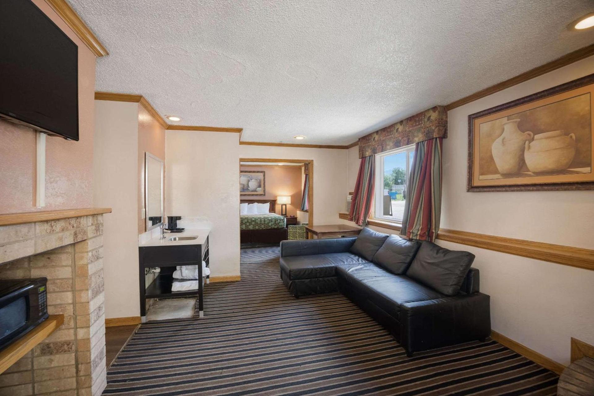 Rodeway Inn photo 36