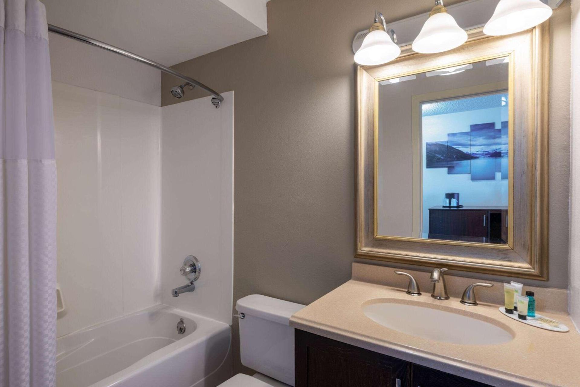 Ramada by Wyndham Juneau photo 27