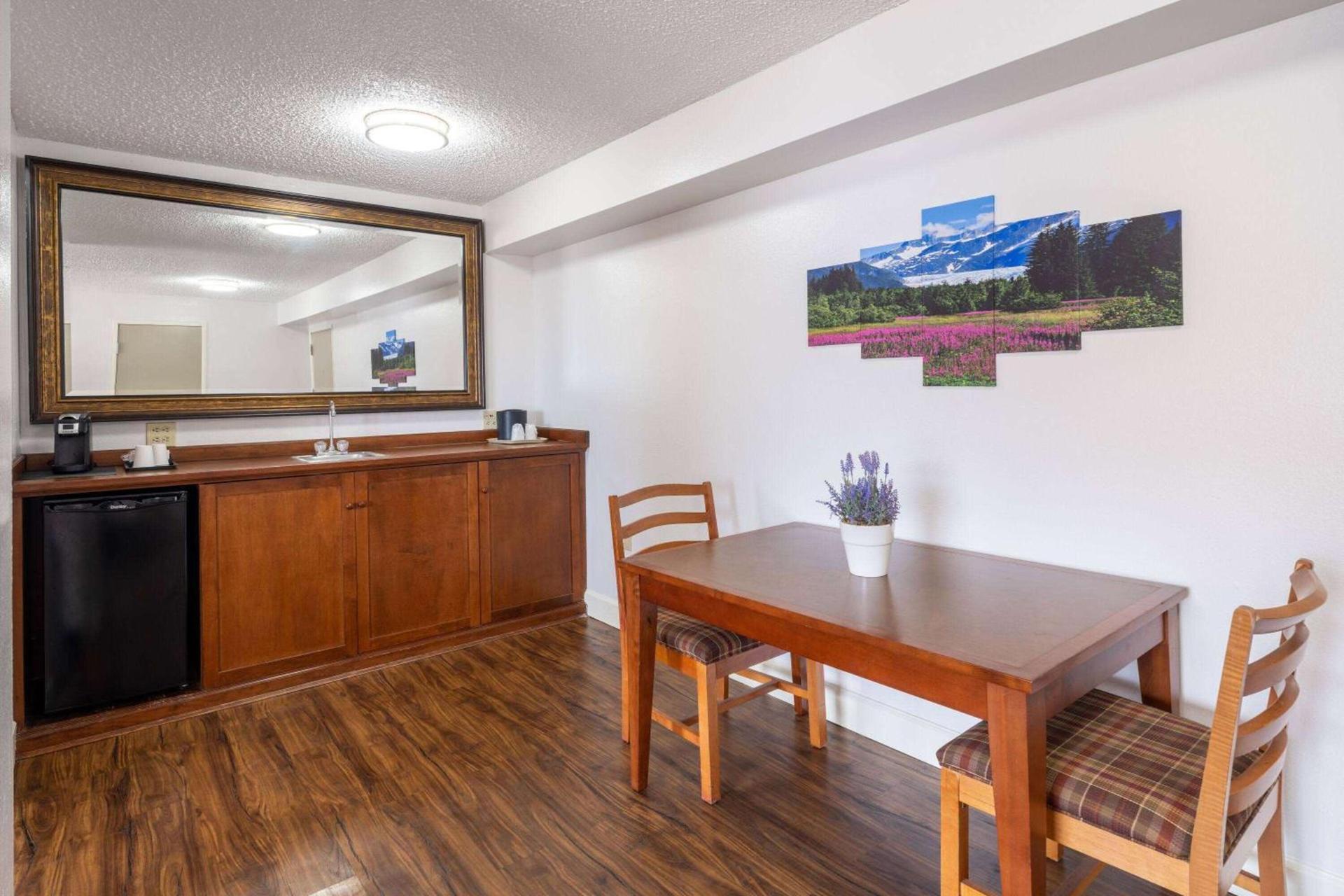 Ramada by Wyndham Juneau photo 34
