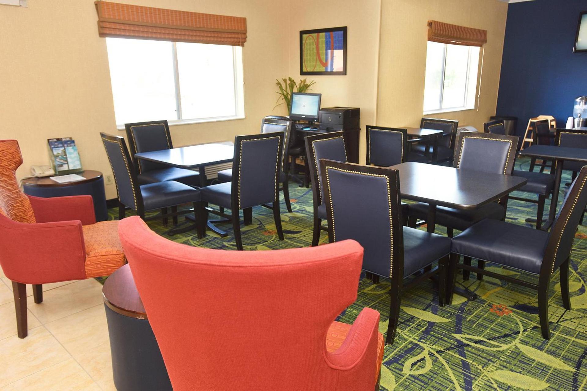 AmericInn by Wyndham Topeka photo 8