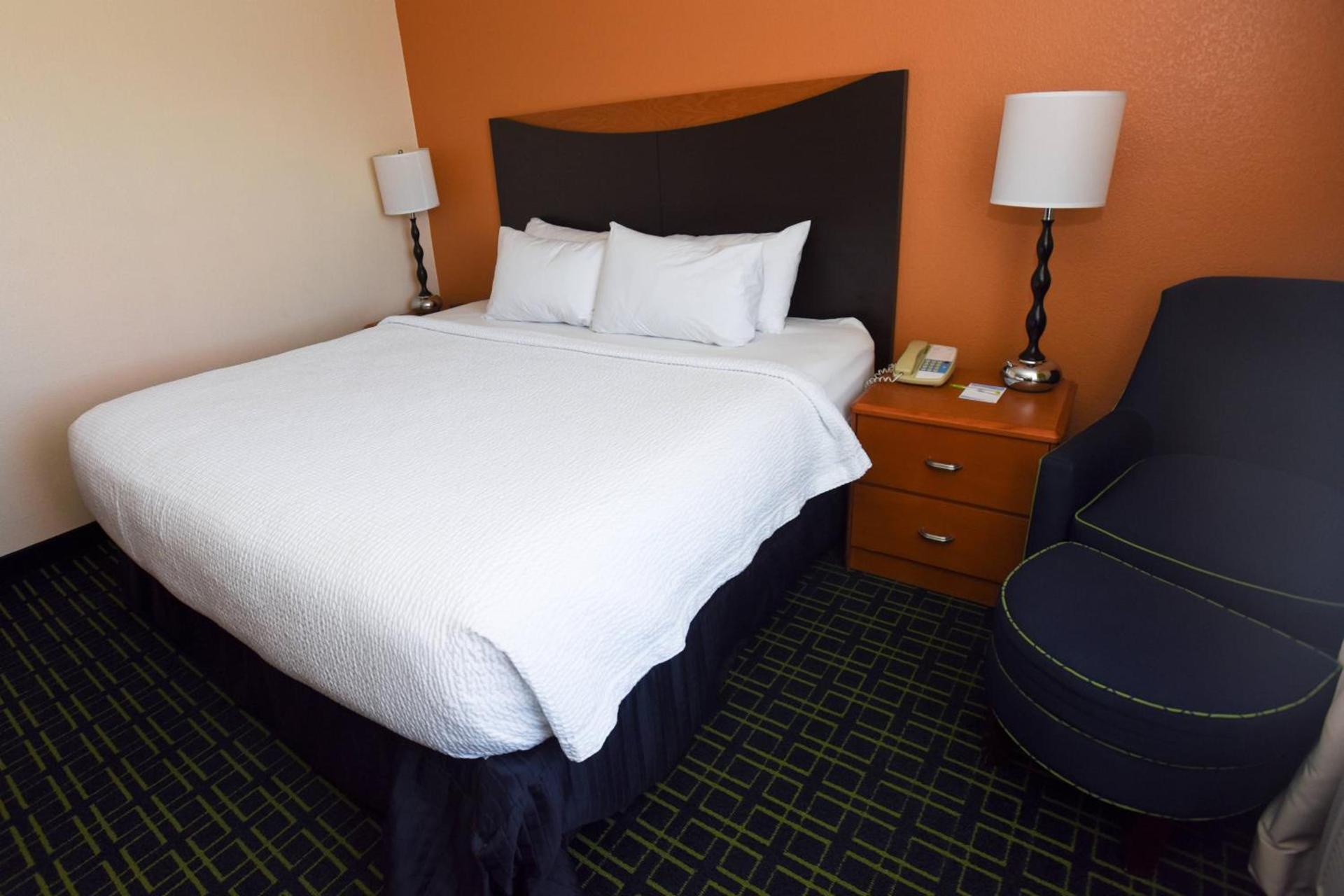 AmericInn by Wyndham Topeka photo 11