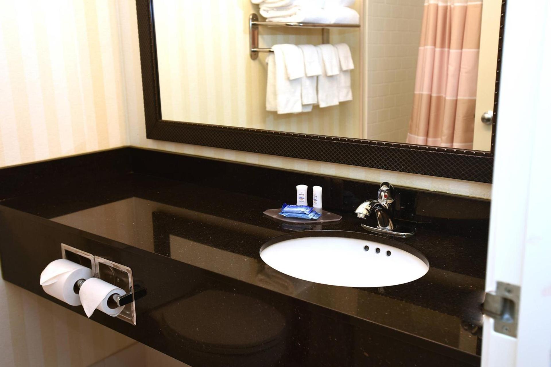 AmericInn by Wyndham Topeka photo 20