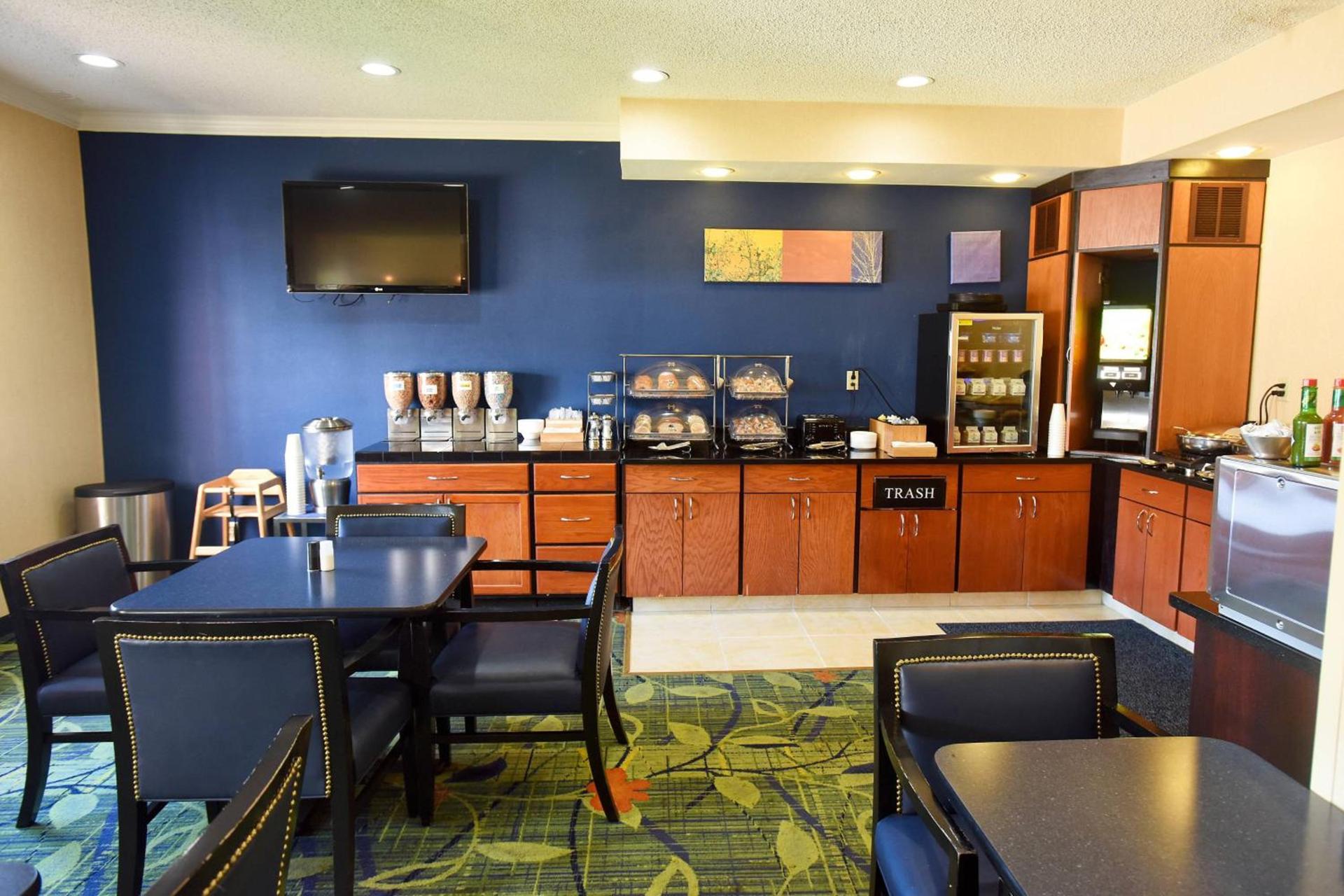 AmericInn by Wyndham Topeka photo 22
