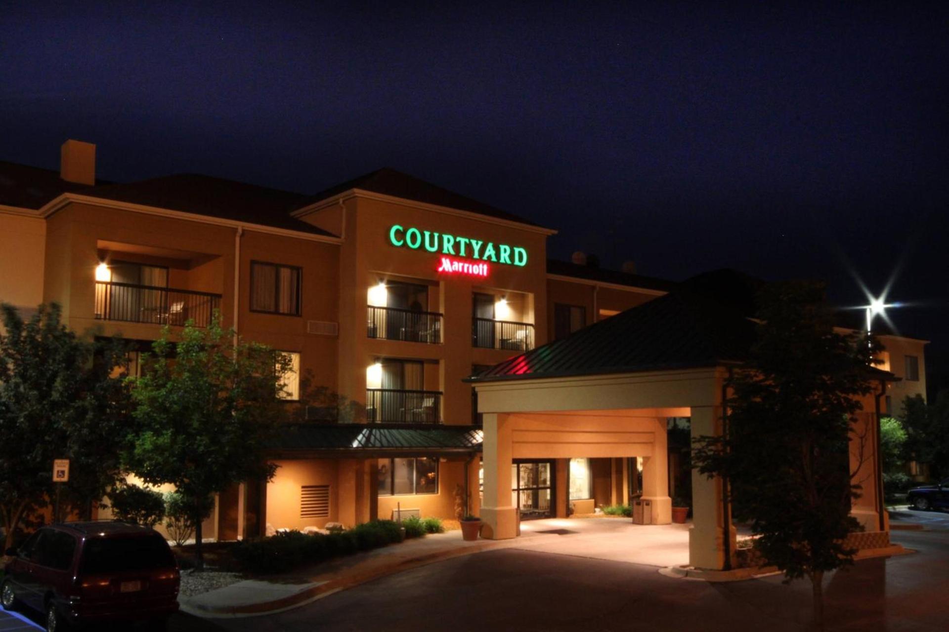 Courtyard by Marriott Flint Grand Blanc — hotel in Flint