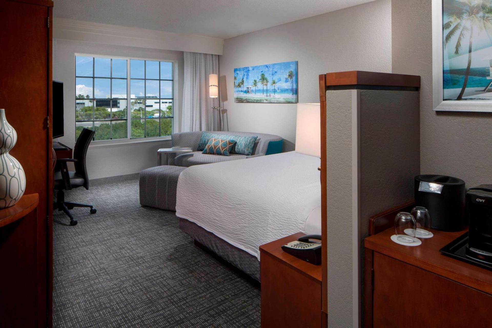 Courtyard by Marriott Fort Lauderdale Airport & Cruise Port photo 9
