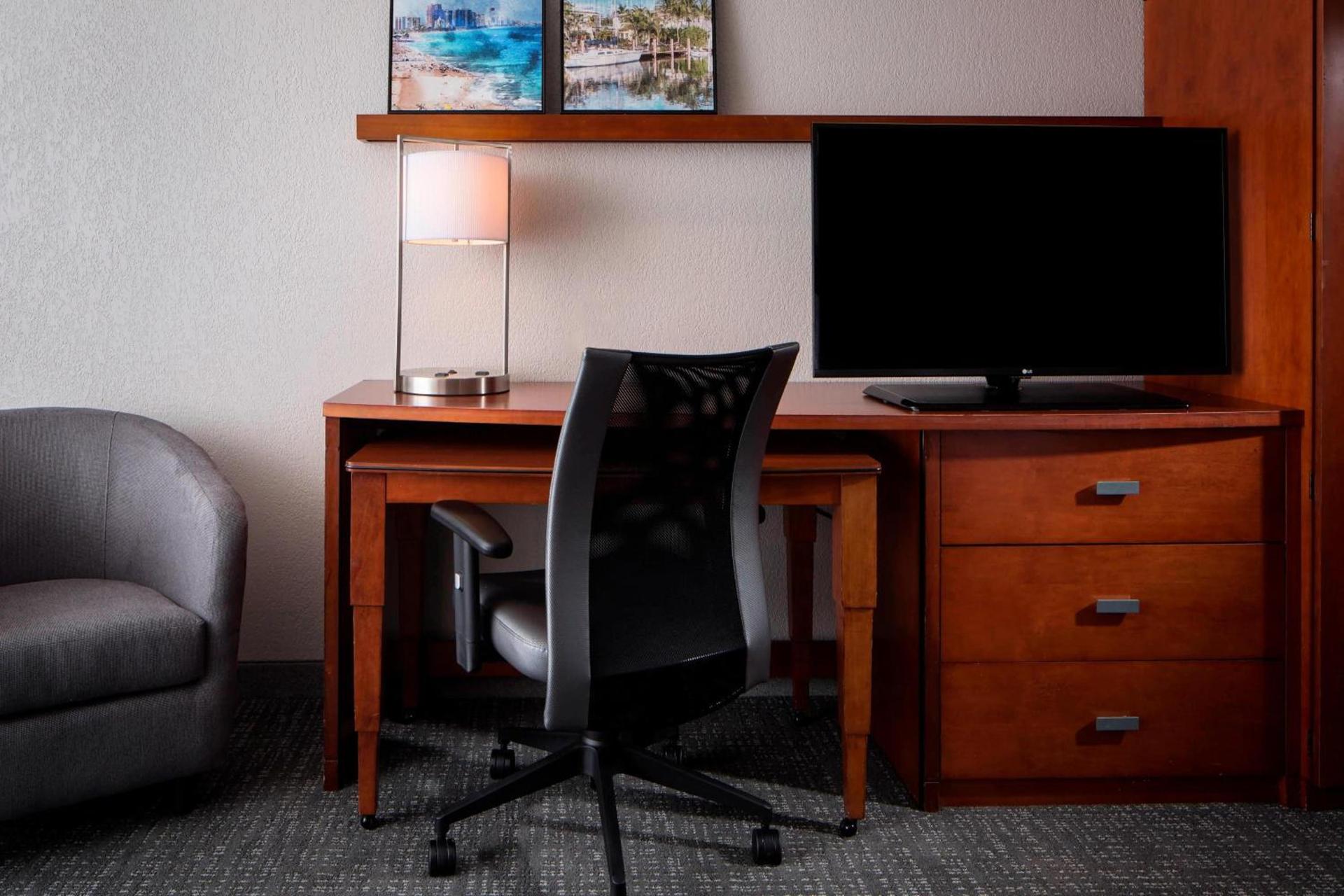 Courtyard by Marriott Fort Lauderdale Airport & Cruise Port photo 10