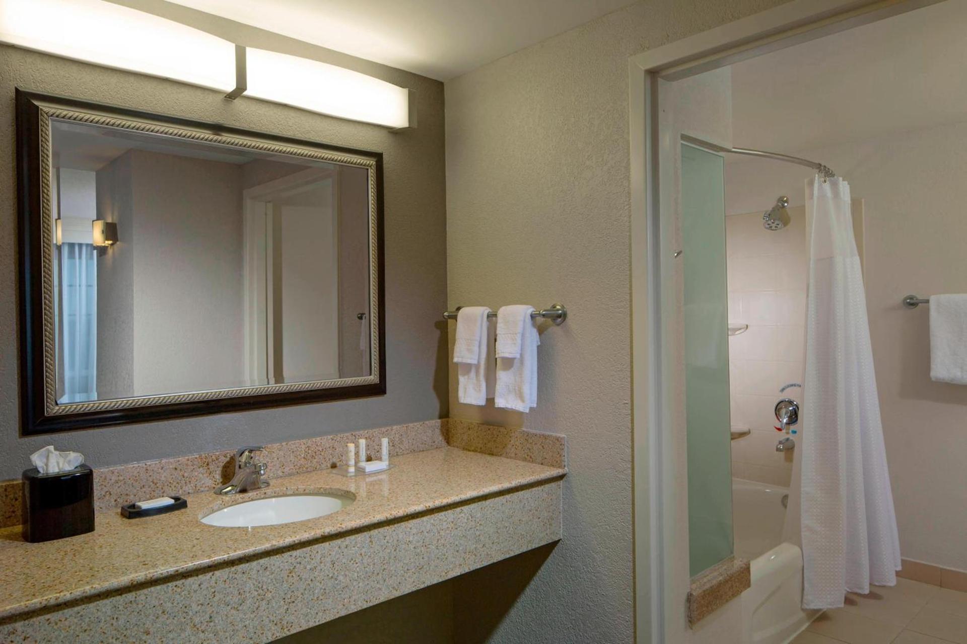 Courtyard by Marriott Fort Lauderdale Airport & Cruise Port photo 14