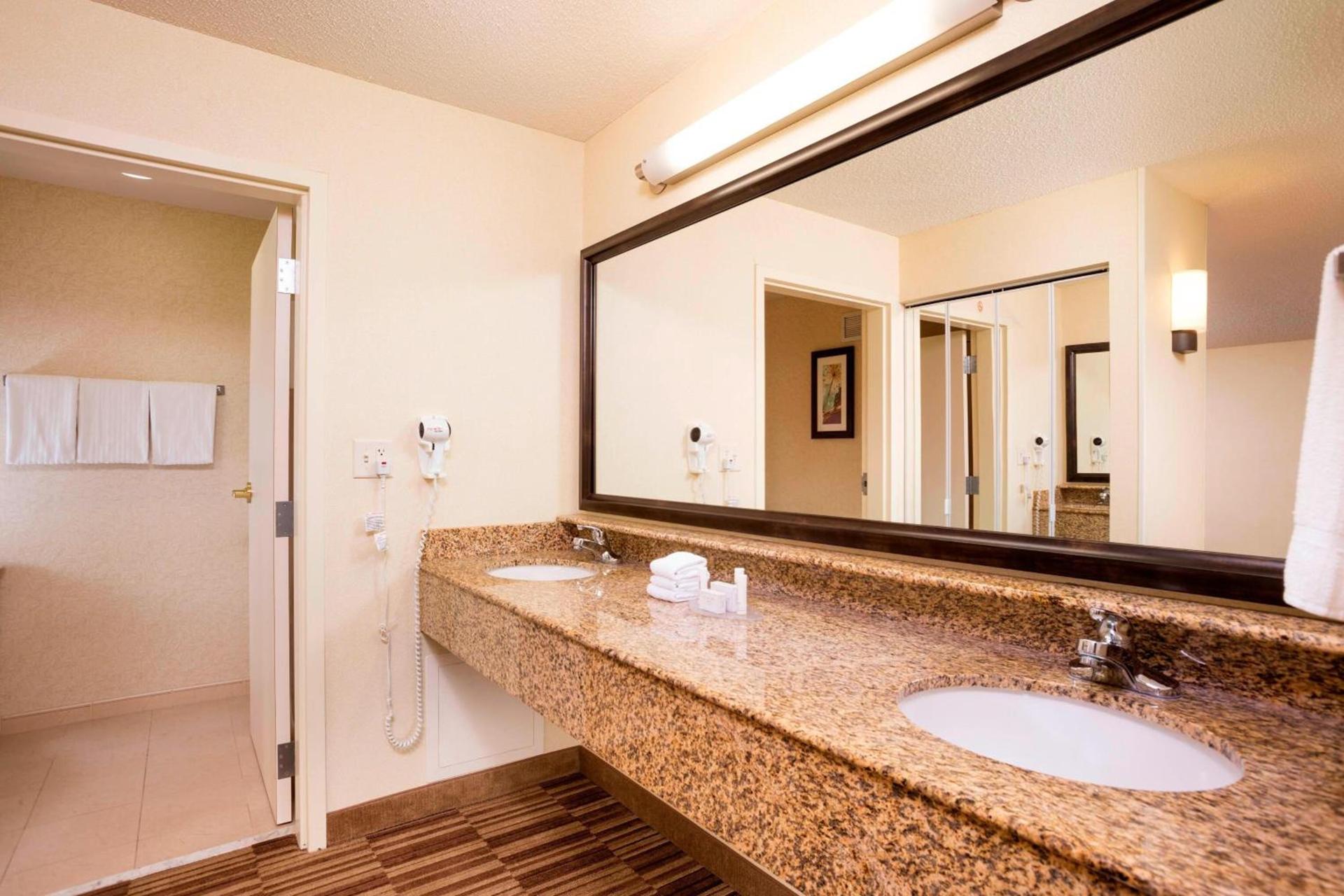 Courtyard Boston Woburn/Boston North photo 10