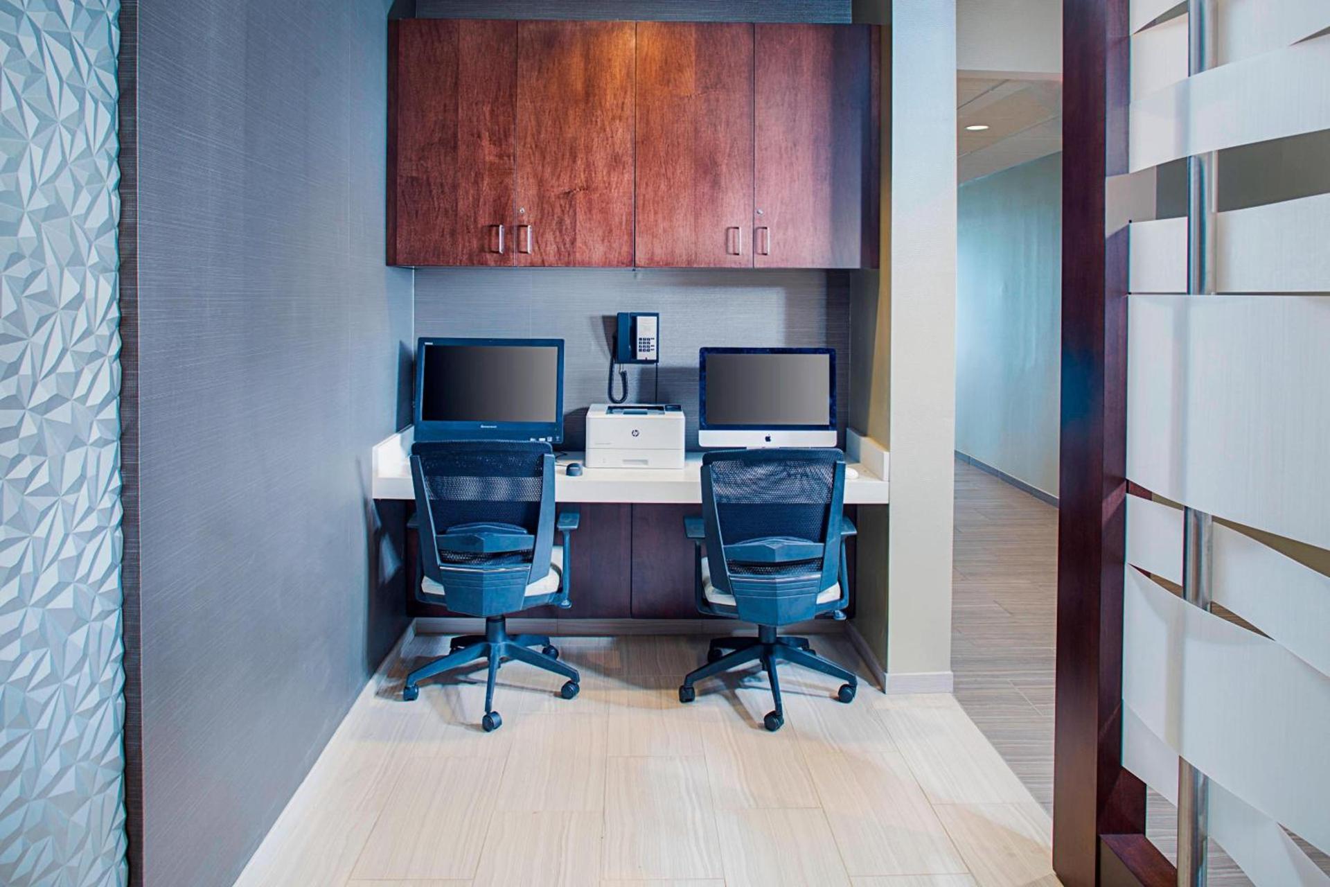 SpringHill Suites by Marriott Carle Place Garden City photo 12