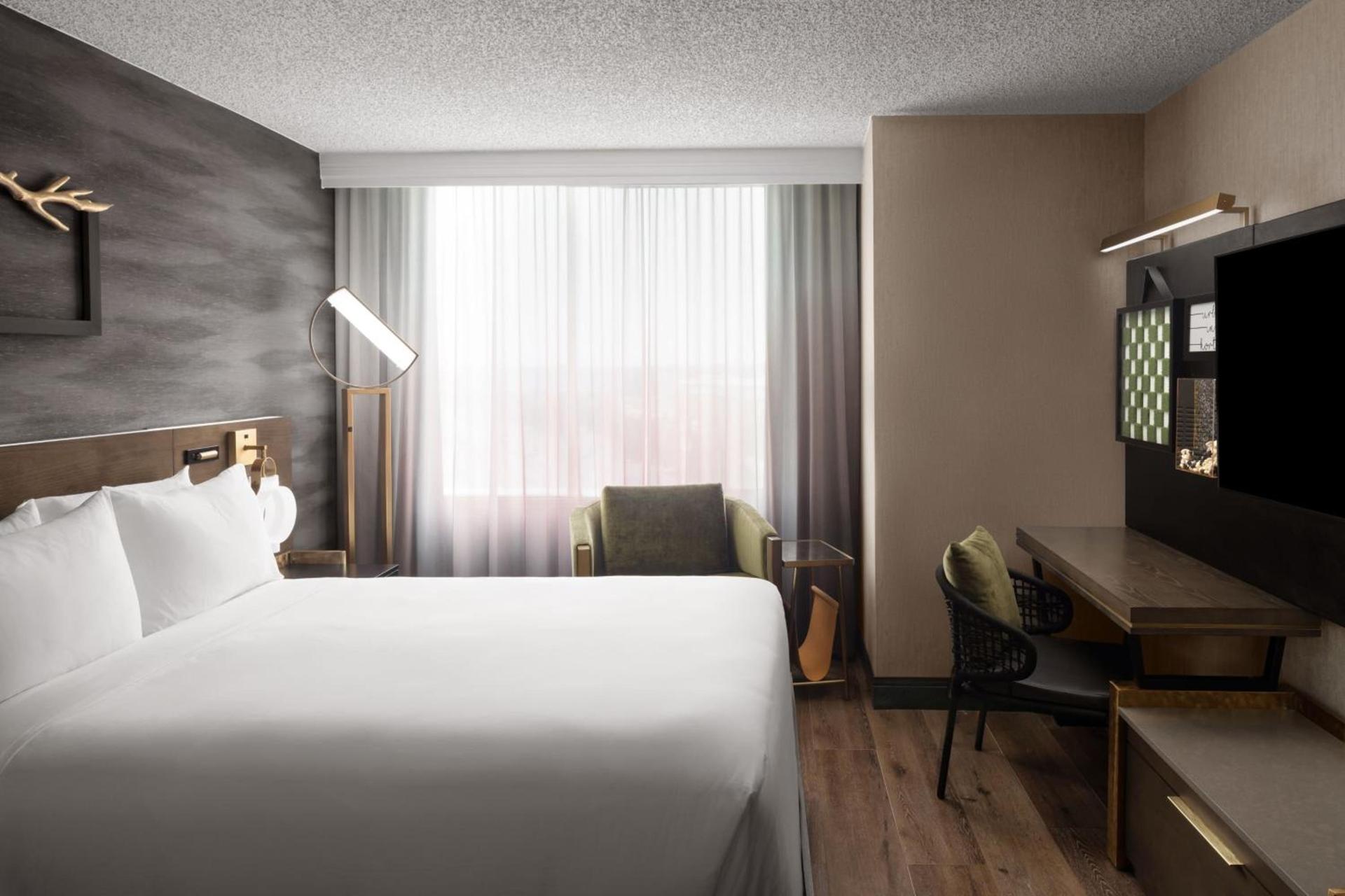 Renaissance Chicago North Shore Hotel photo 10