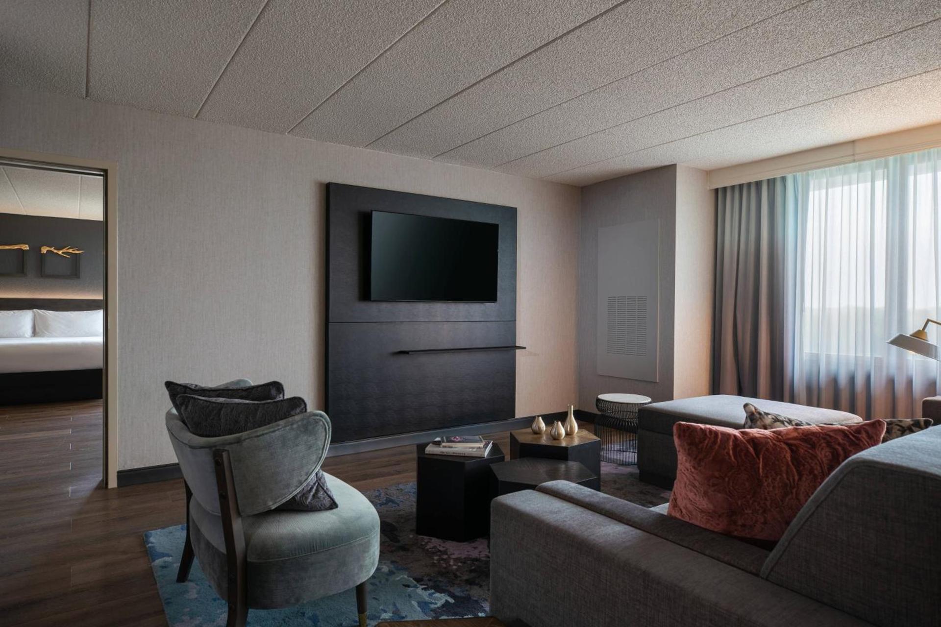 Renaissance Chicago North Shore Hotel photo 33