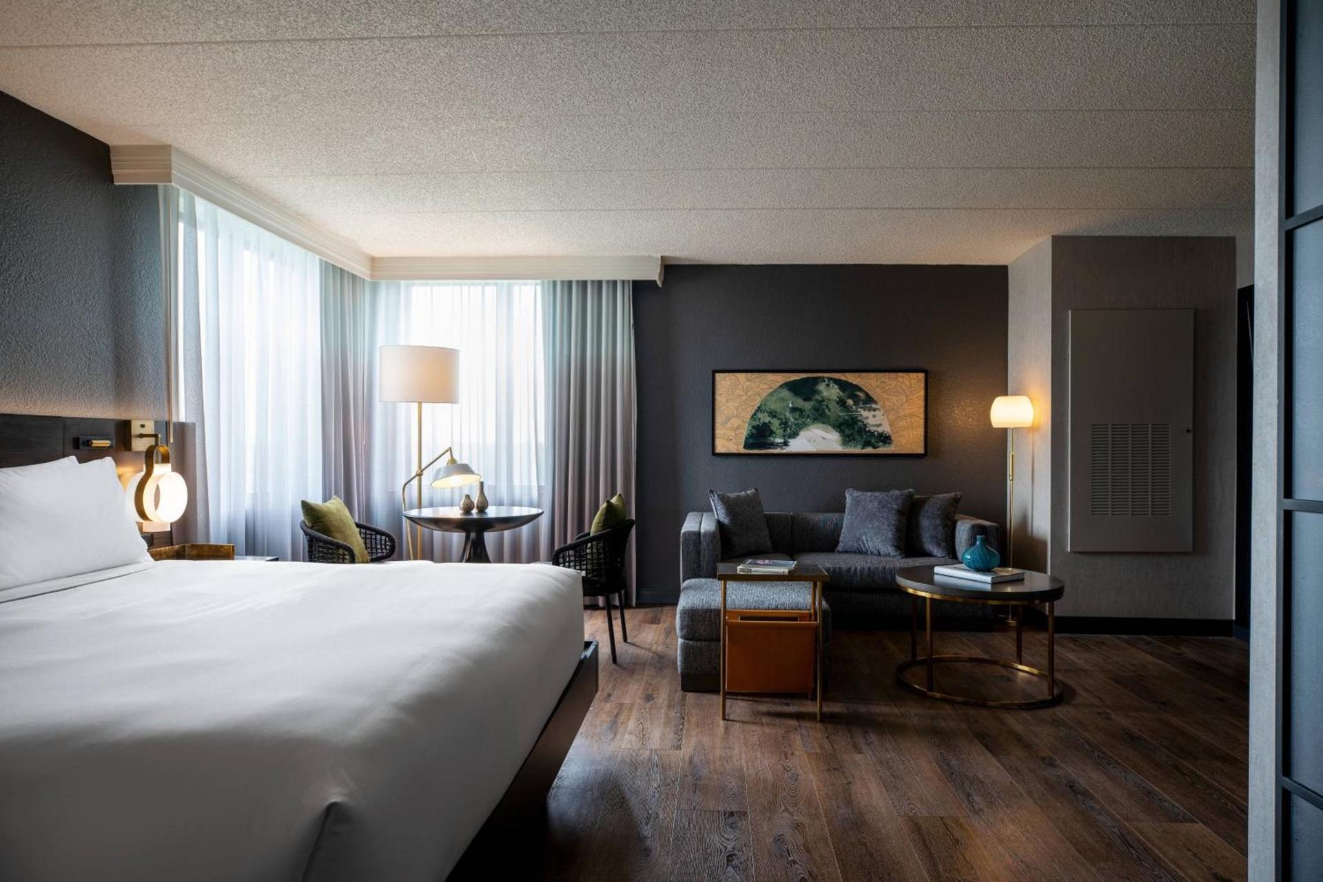 Renaissance Chicago North Shore Hotel photo 41