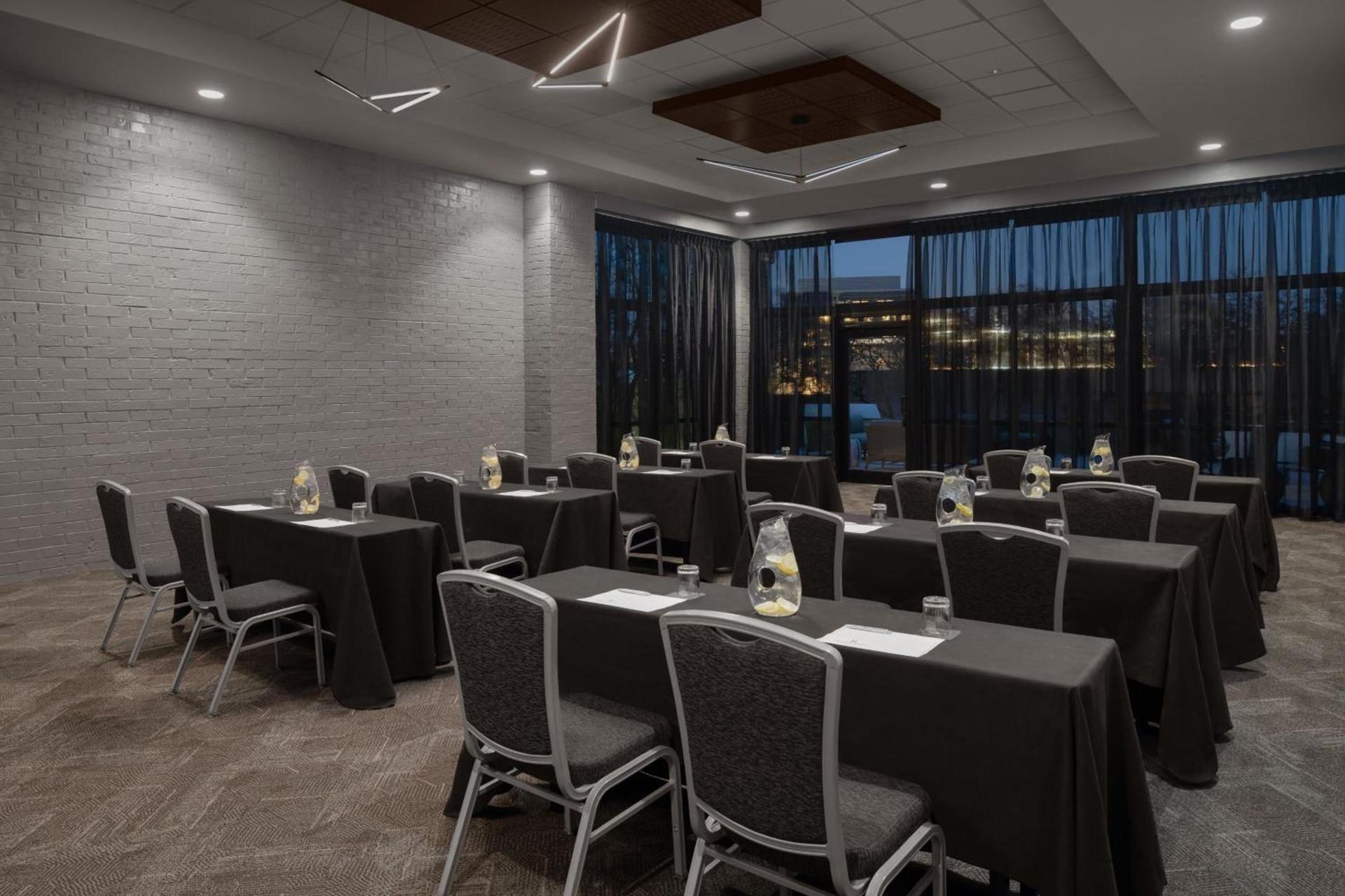 Renaissance Chicago North Shore Hotel photo 65