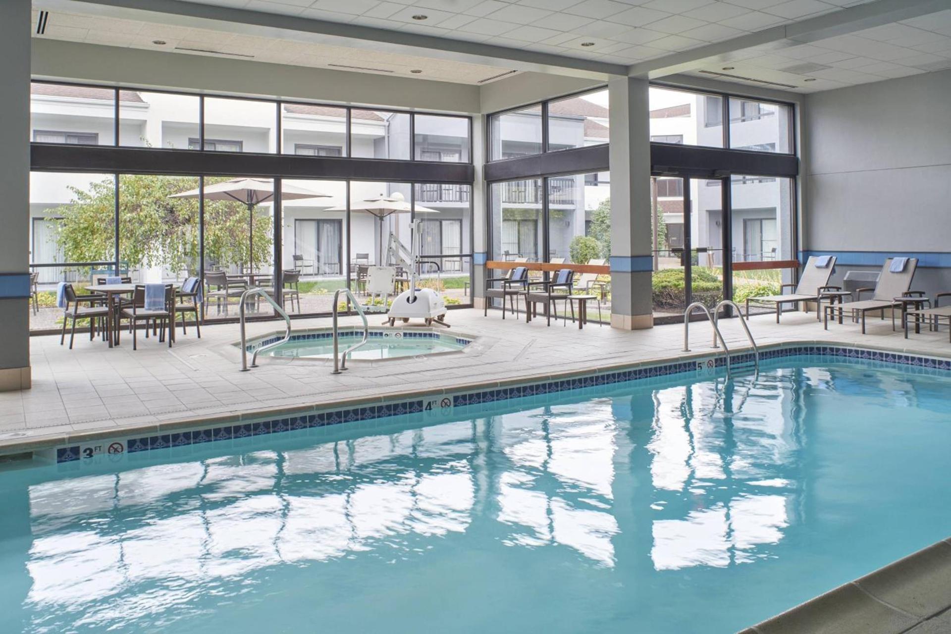Courtyard by Marriott Detroit Troy photo 21