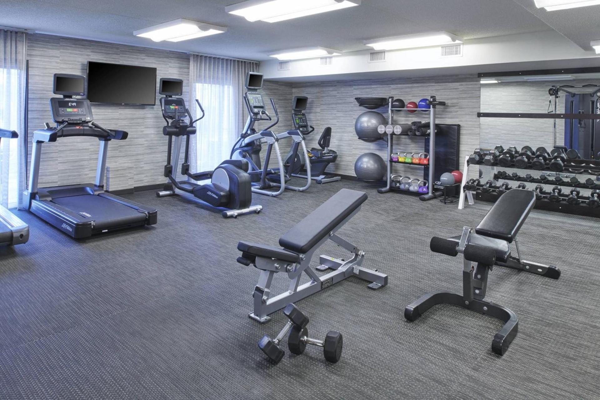Courtyard by Marriott Detroit Troy photo 22