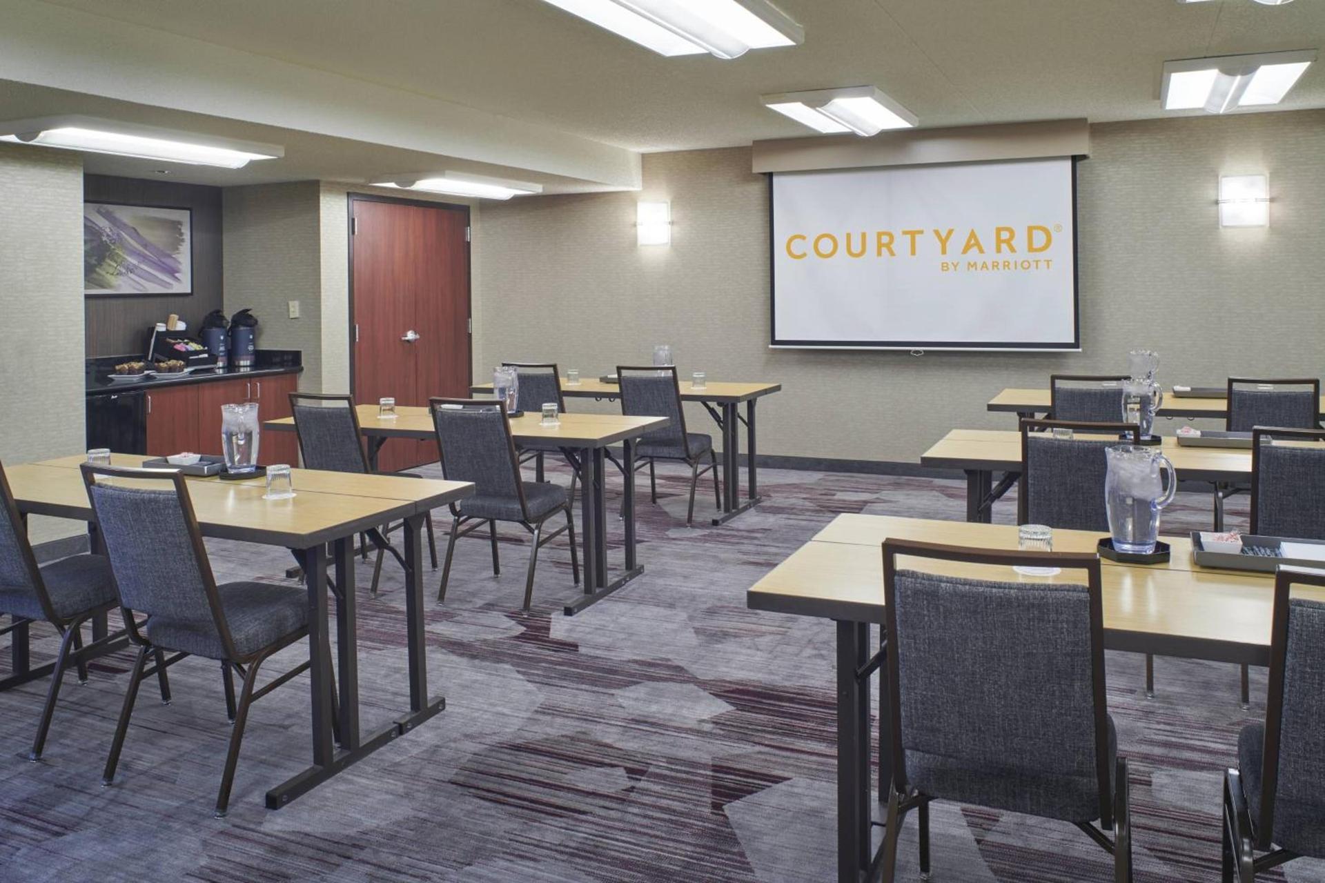Courtyard by Marriott Detroit Troy photo 25