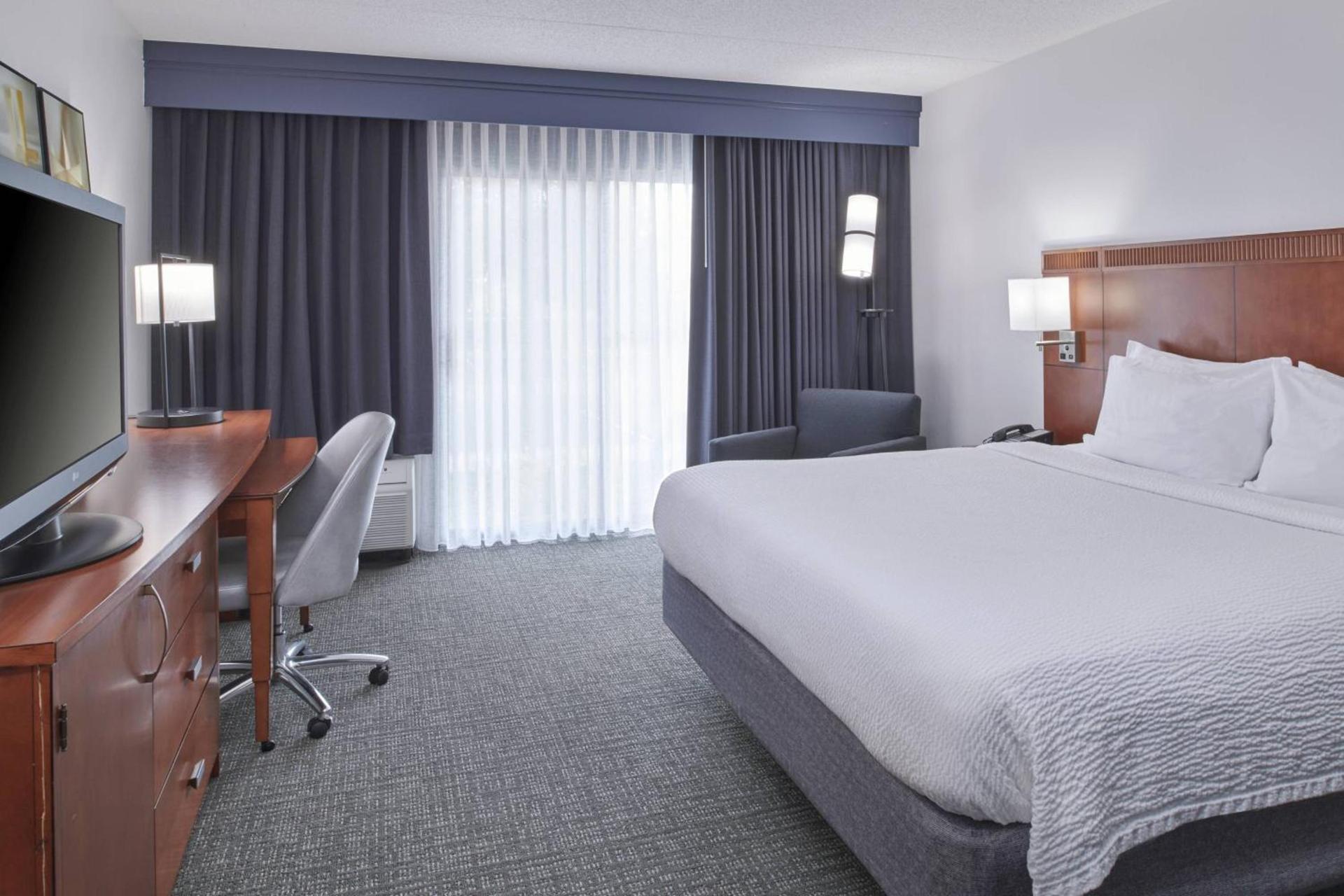Courtyard by Marriott Detroit Troy photo 8