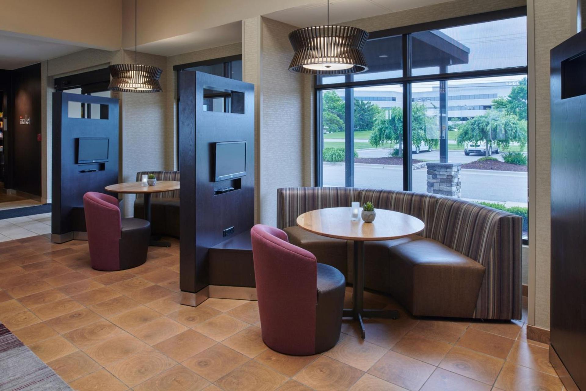 Courtyard by Marriott Detroit Troy photo 17