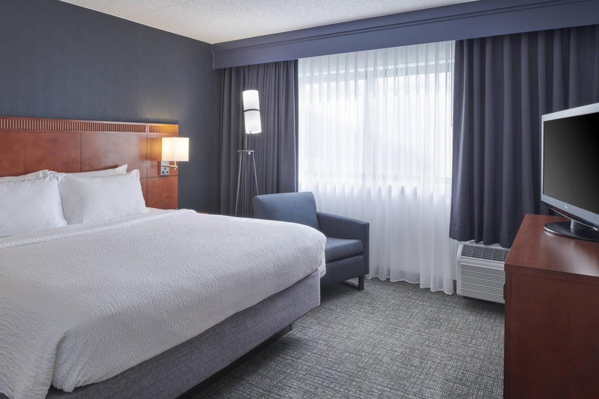 Courtyard by Marriott Detroit Troy photo 12