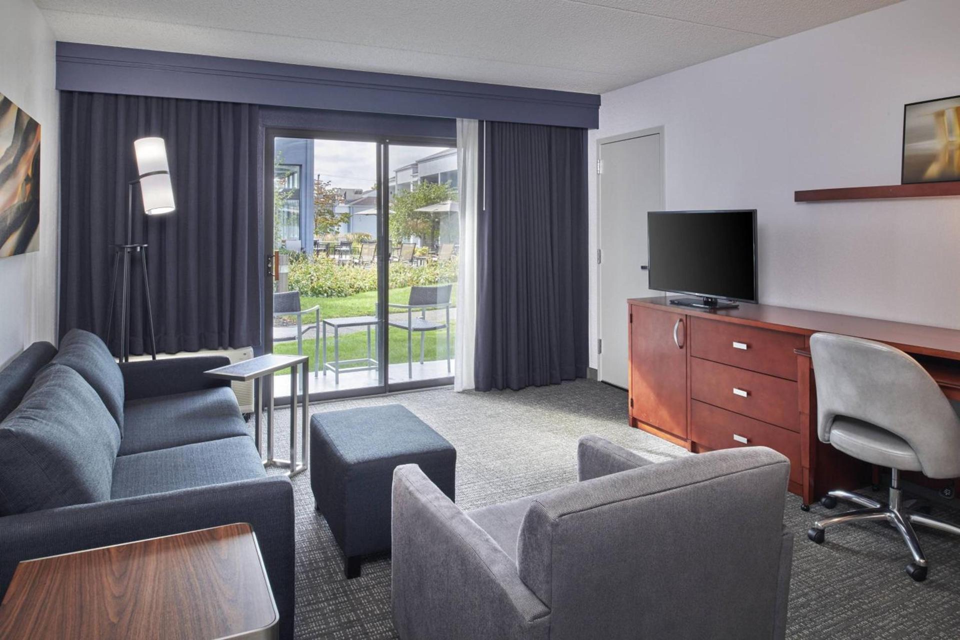 Courtyard by Marriott Detroit Troy photo 11