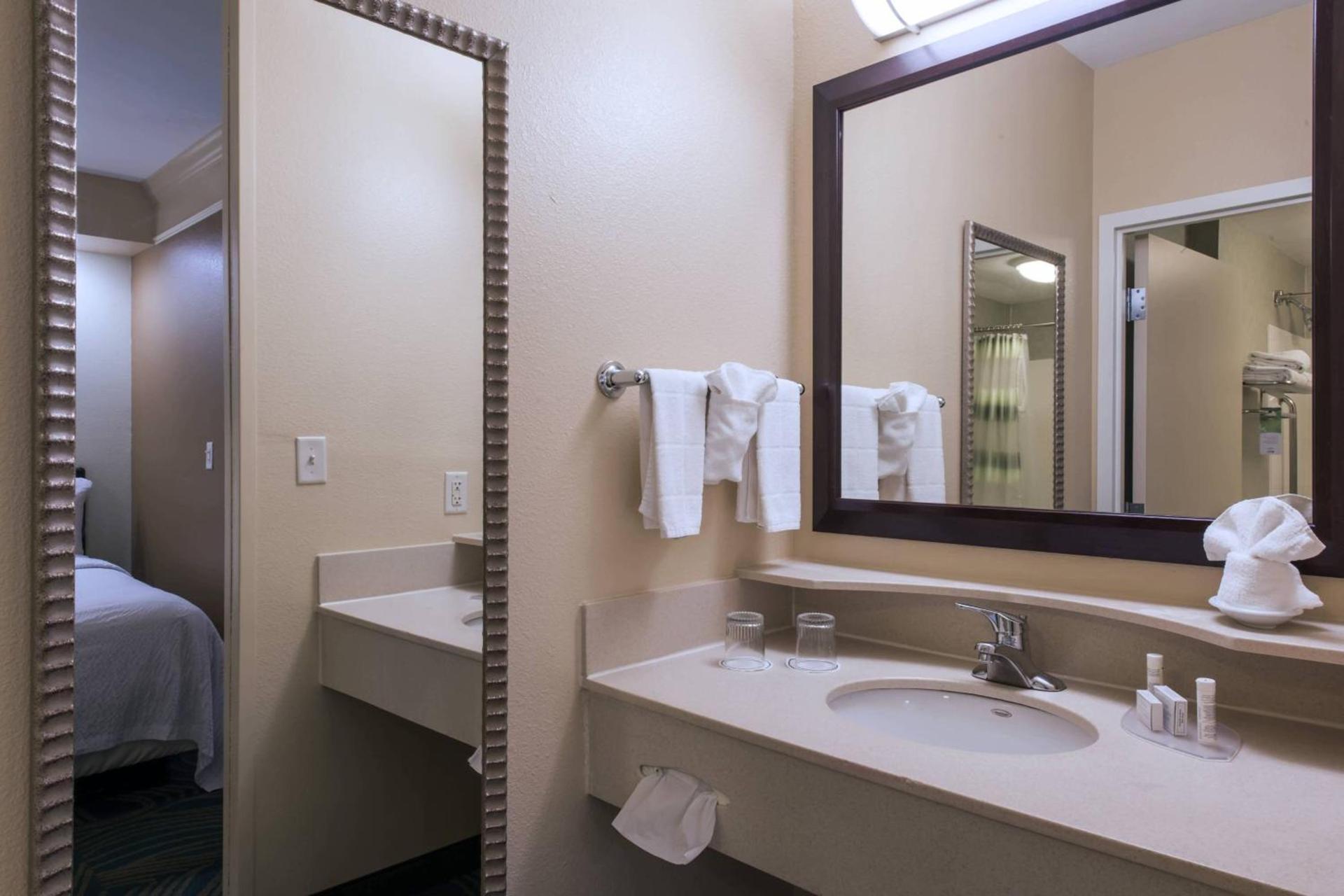 SpringHill Suites Devens Common Center photo 9