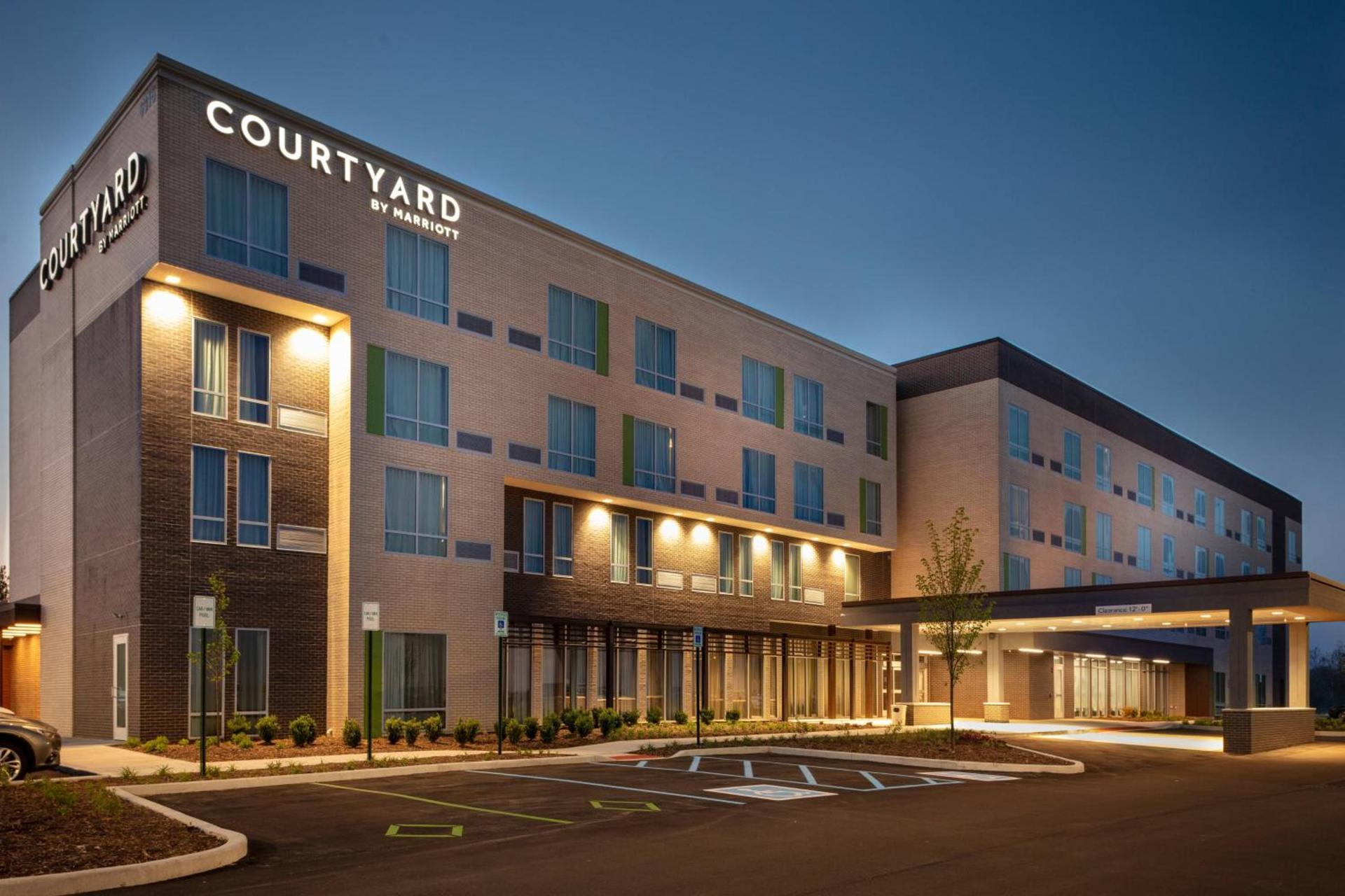 Courtyard by Marriott Indianapolis West-Speedway photo 2
