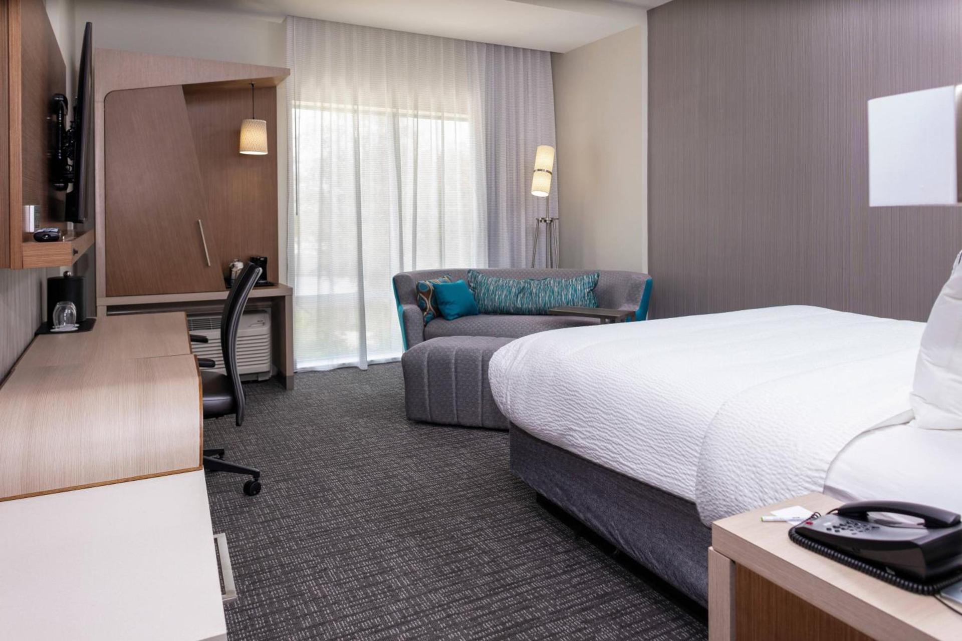Courtyard by Marriott Indianapolis West-Speedway photo 5