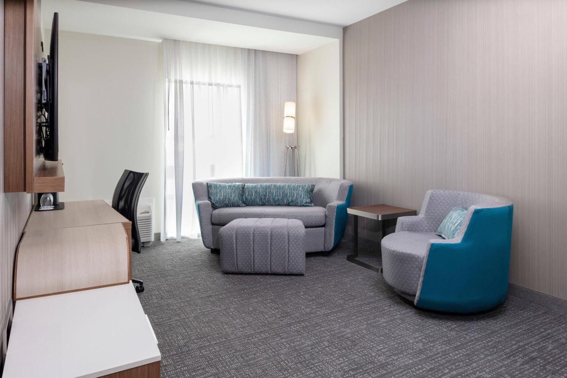 Courtyard by Marriott Indianapolis West-Speedway photo 9