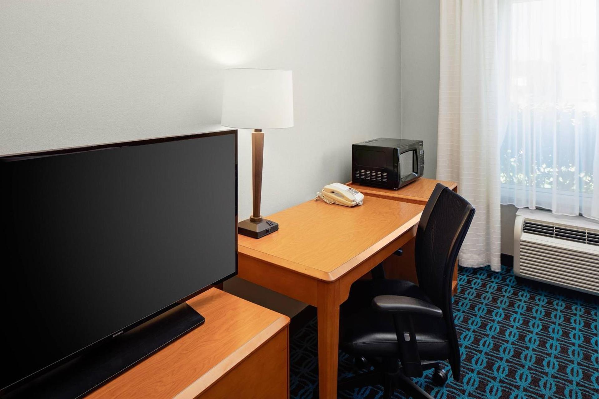 Fairfield Inn & Suites by Marriott Detroit Metro Airport Romulus photo 12