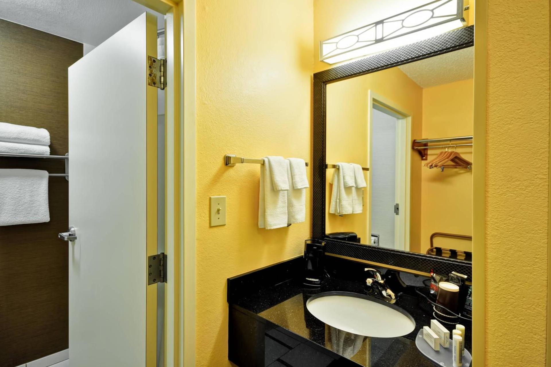 Fairfield Inn & Suites Dallas Medical/Market Center photo 7