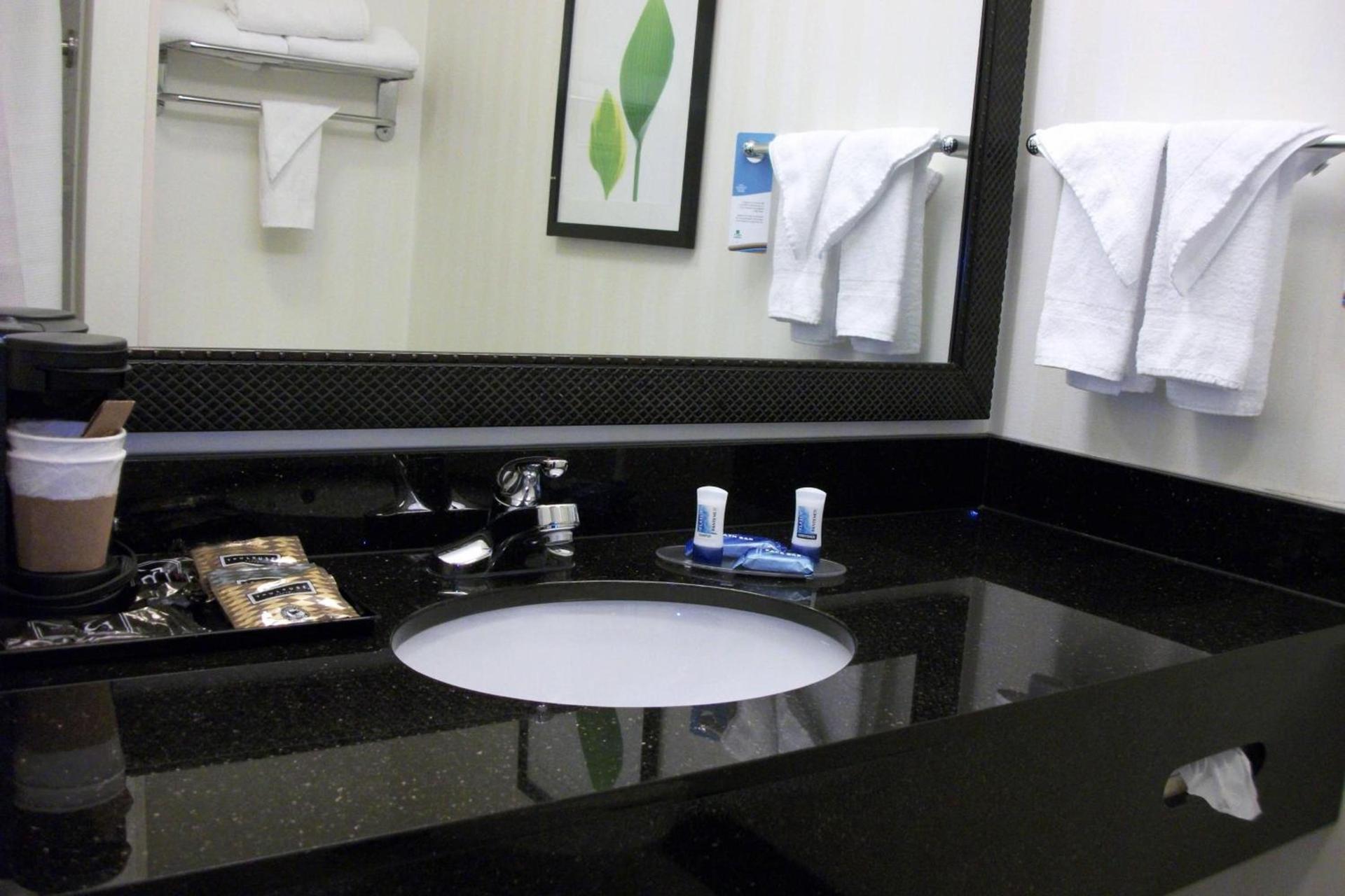 Fairfield Inn and Suites by Marriott Seymour photo 6