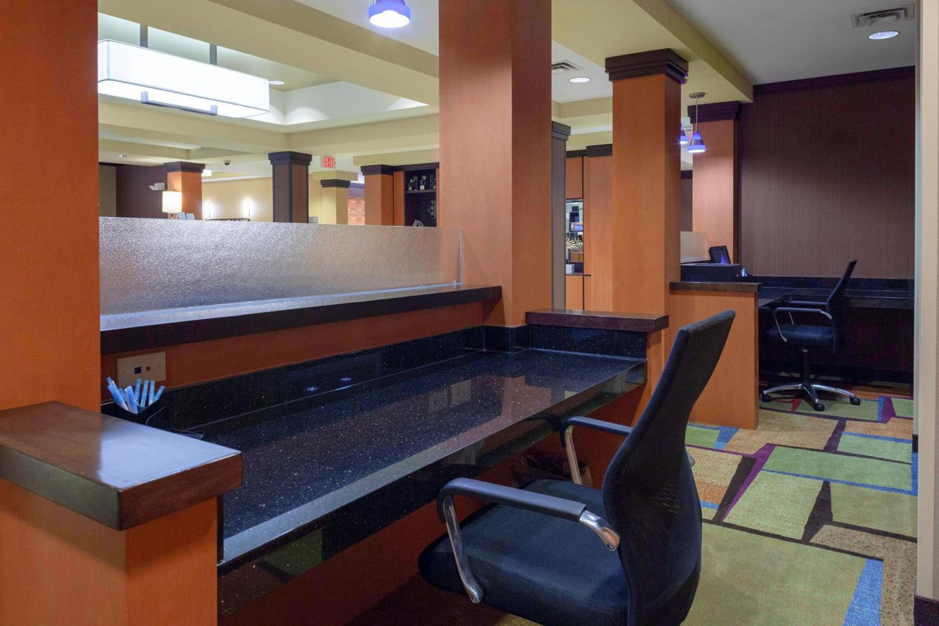 Fairfield Inn and Suites by Marriott Seymour photo 9