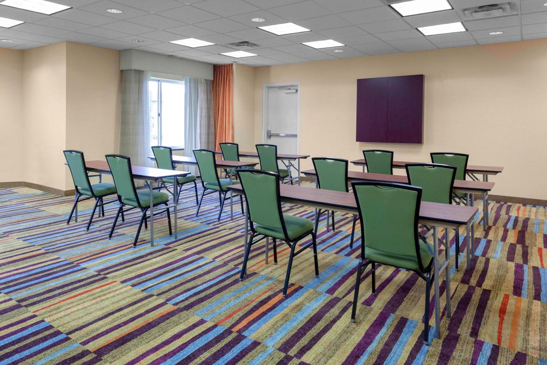 Fairfield Inn and Suites by Marriott Seymour photo 16