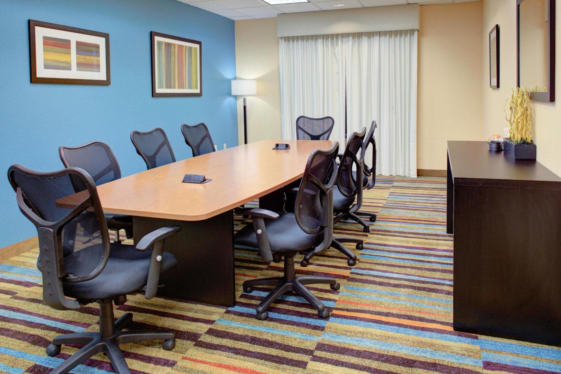 Fairfield Inn and Suites by Marriott Seymour photo 15