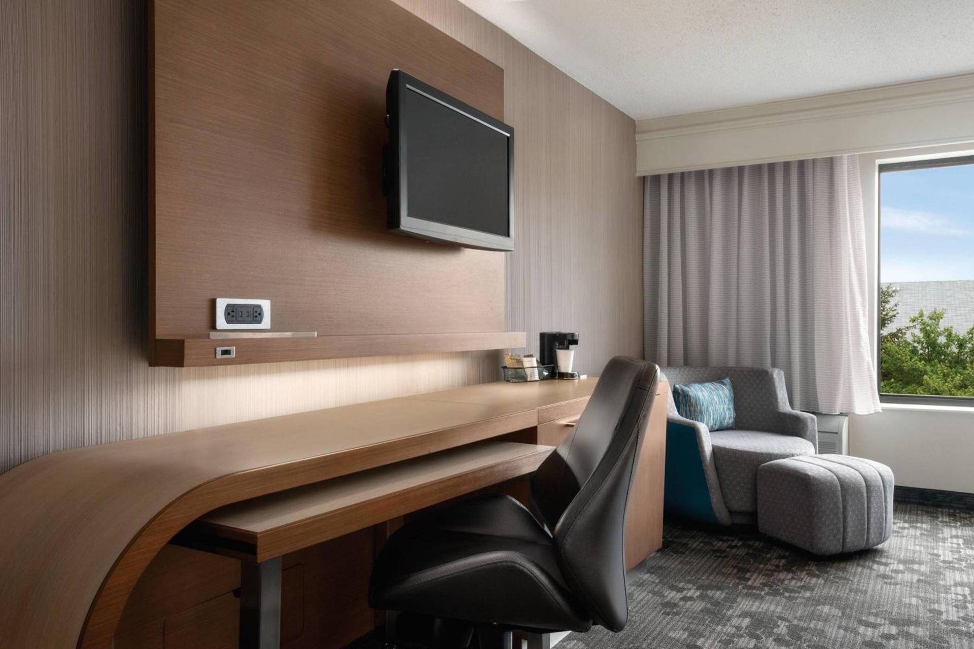 Courtyard by Marriott Dayton North photo 10