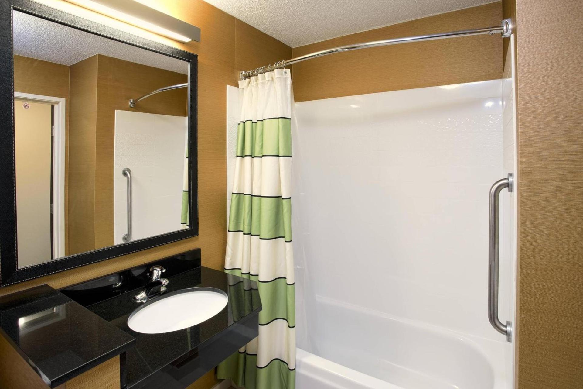 Fairfield by Marriott Southeast Hammond, IN photo 9