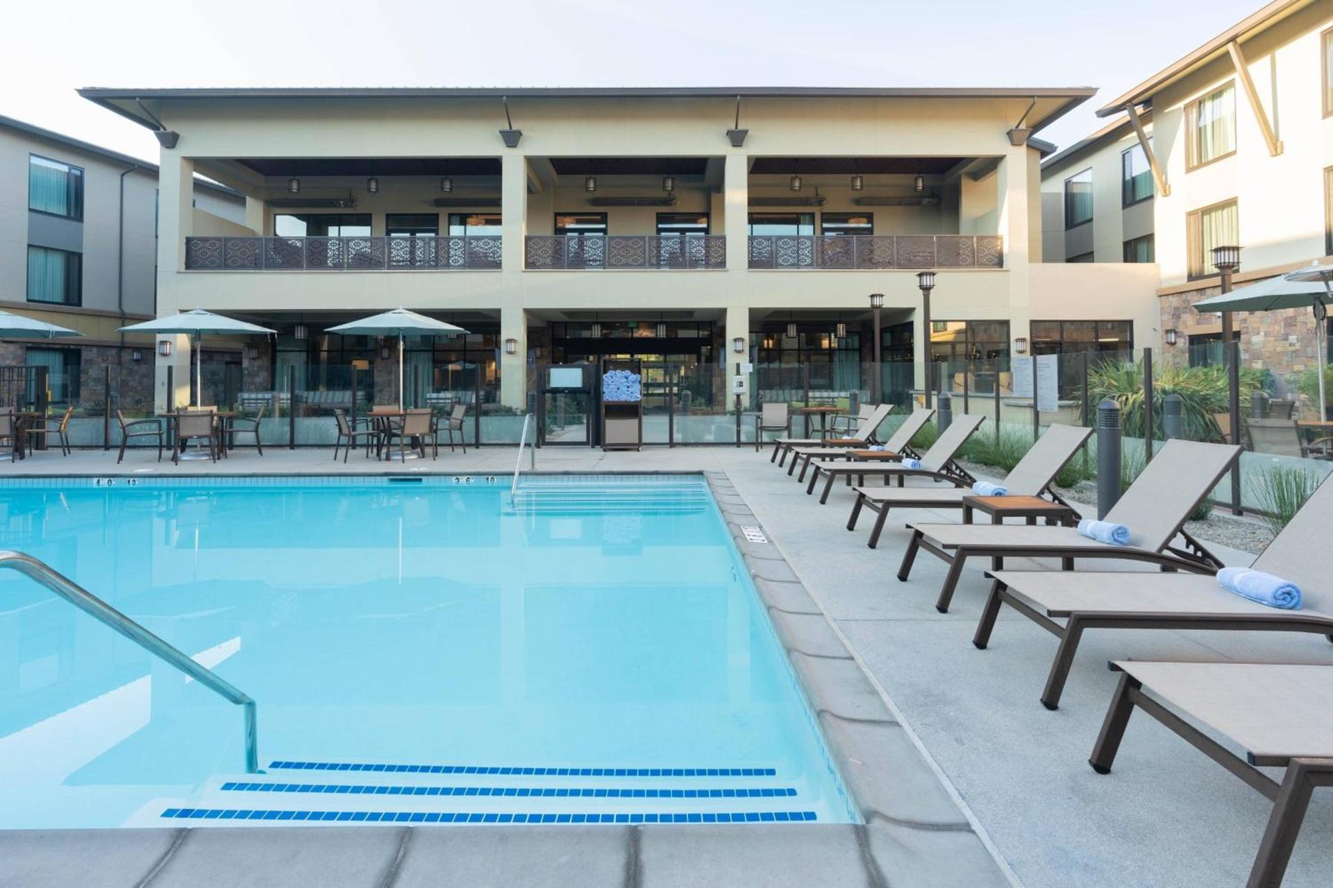Courtyard by Marriott Thousand Oaks Agoura Hills photo 2