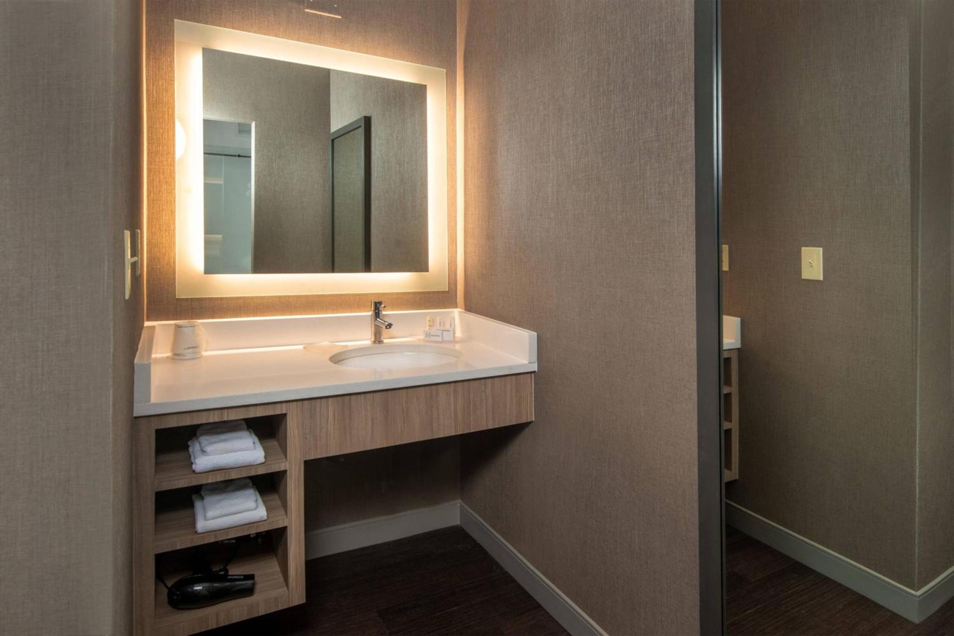 SpringHill Suites Herndon Reston photo 5