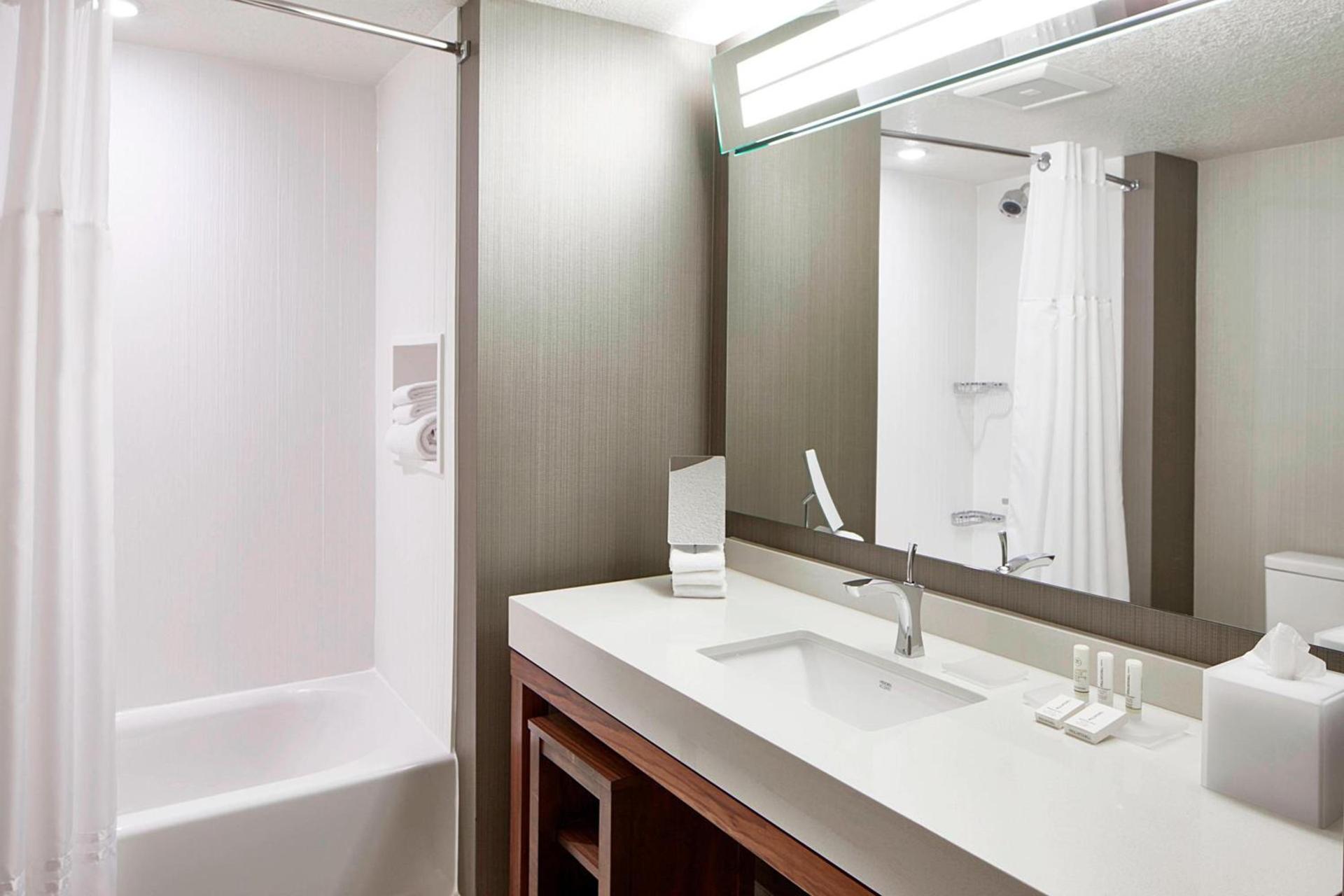 Courtyard by Marriott Minneapolis West photo 15