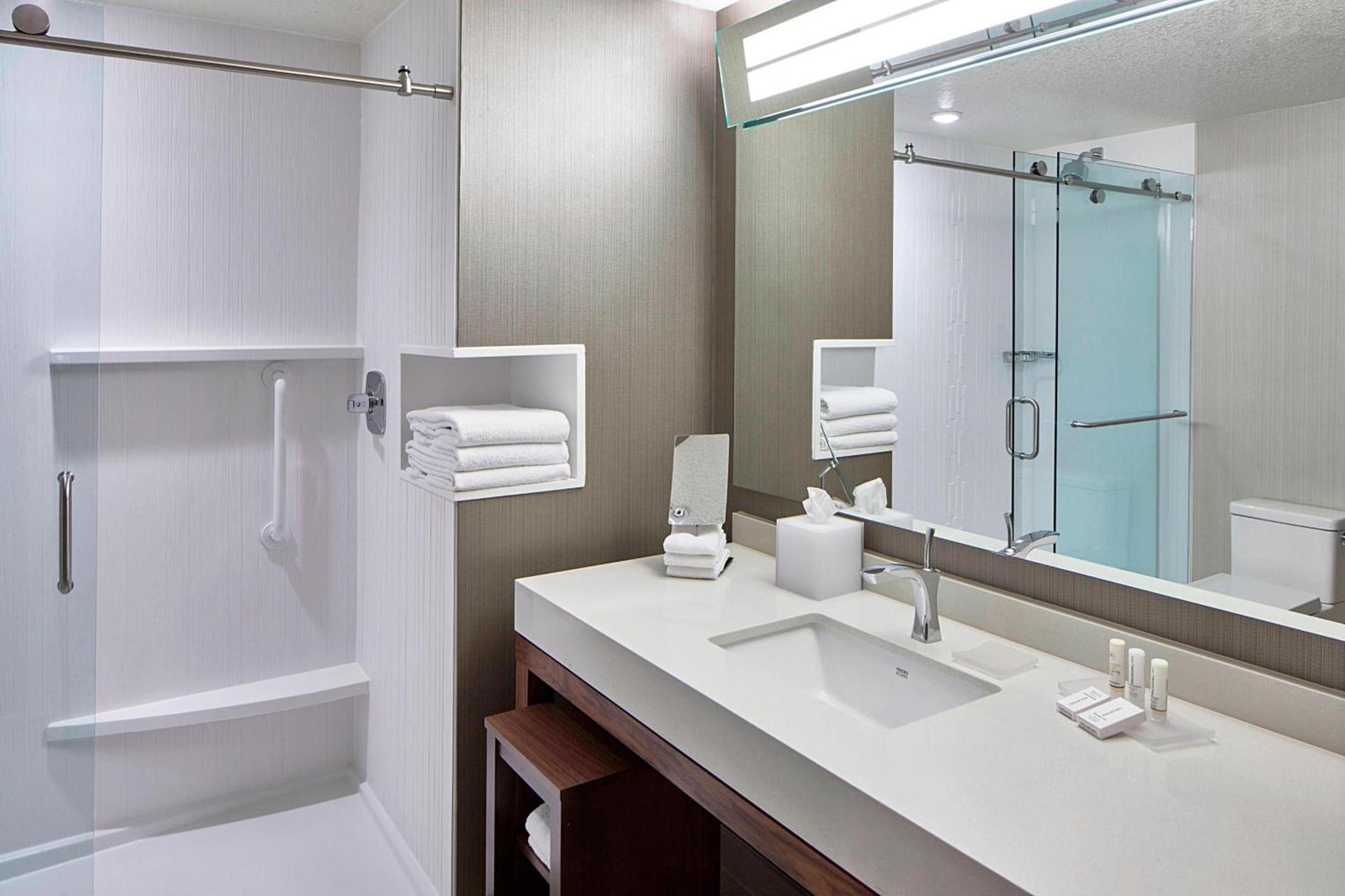 Courtyard by Marriott Minneapolis West photo 12