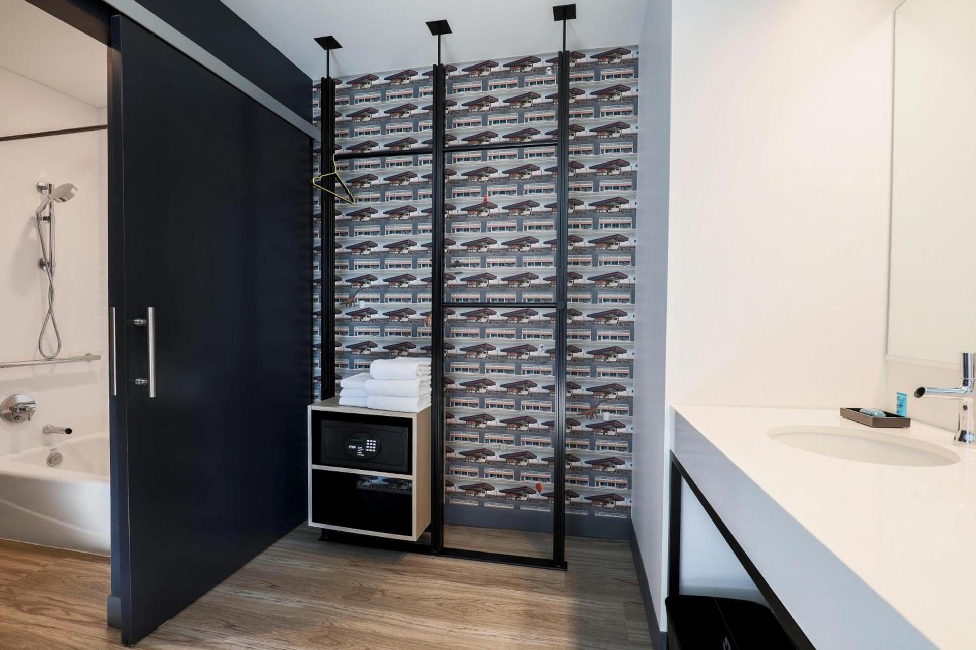 Aloft by Marriott Reno-Tahoe International Airport photo 13