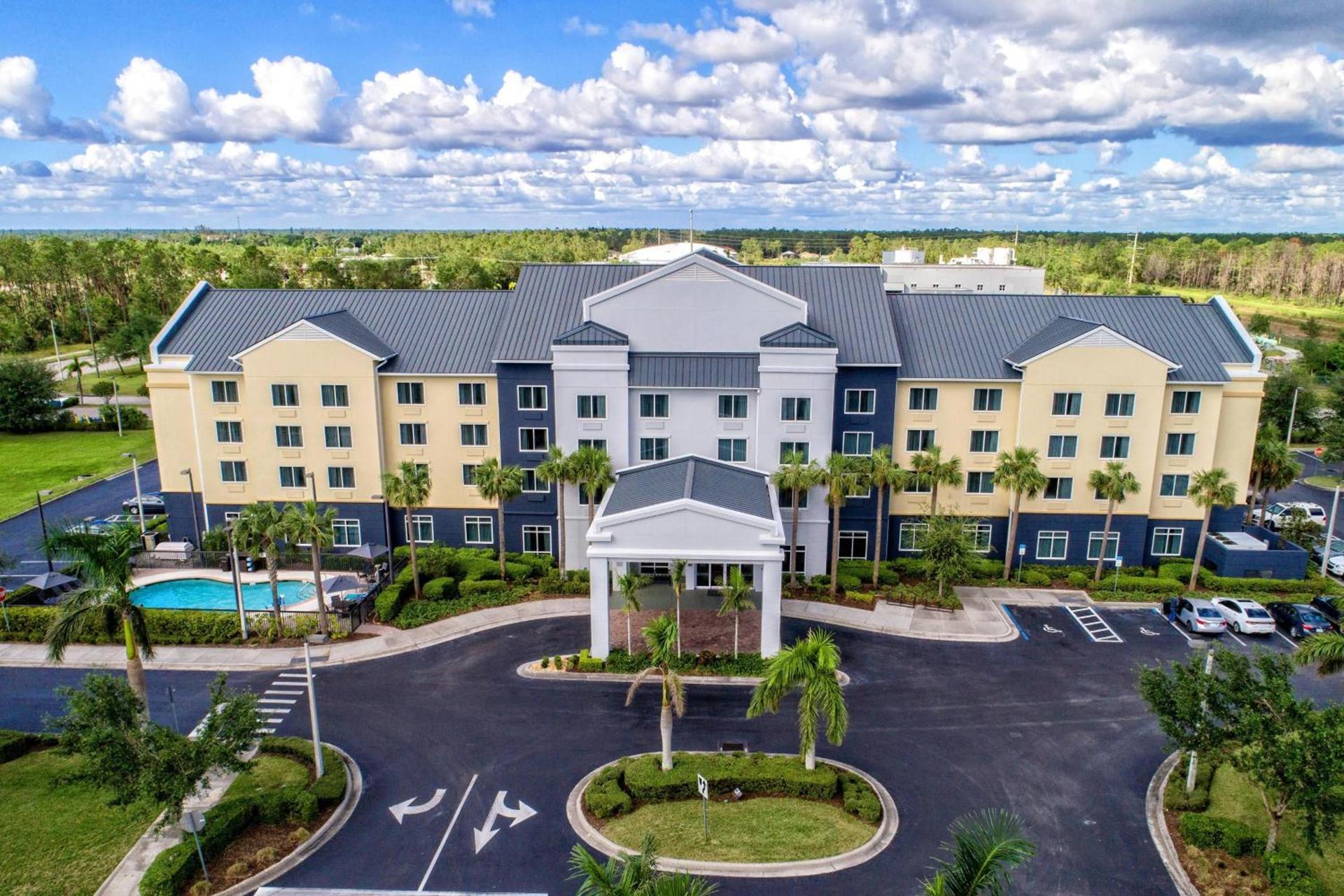 Fairfield Inn and Suites by Marriott Naples photo 2