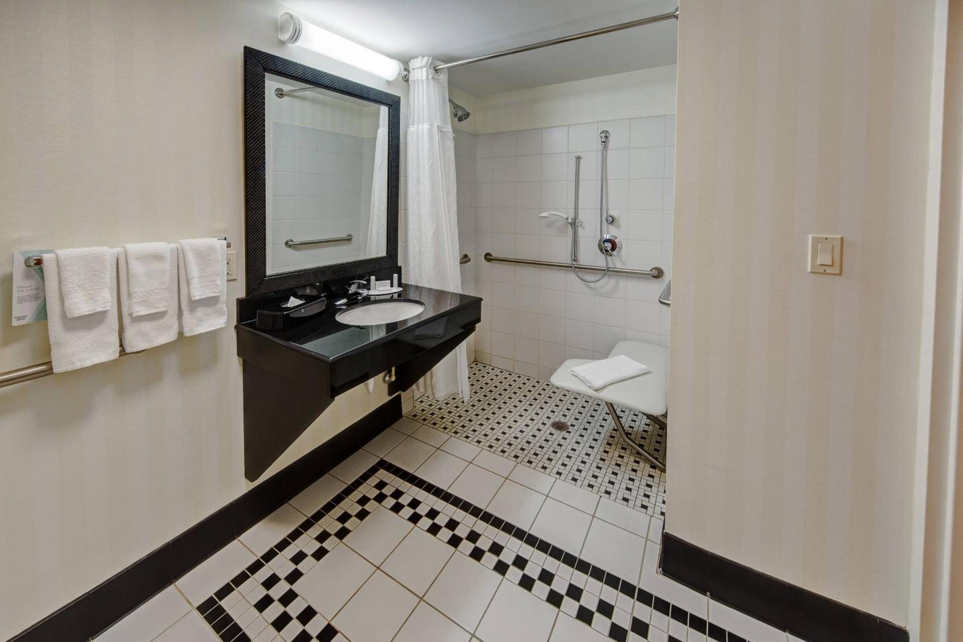 Fairfield Inn and Suites by Marriott Naples photo 11